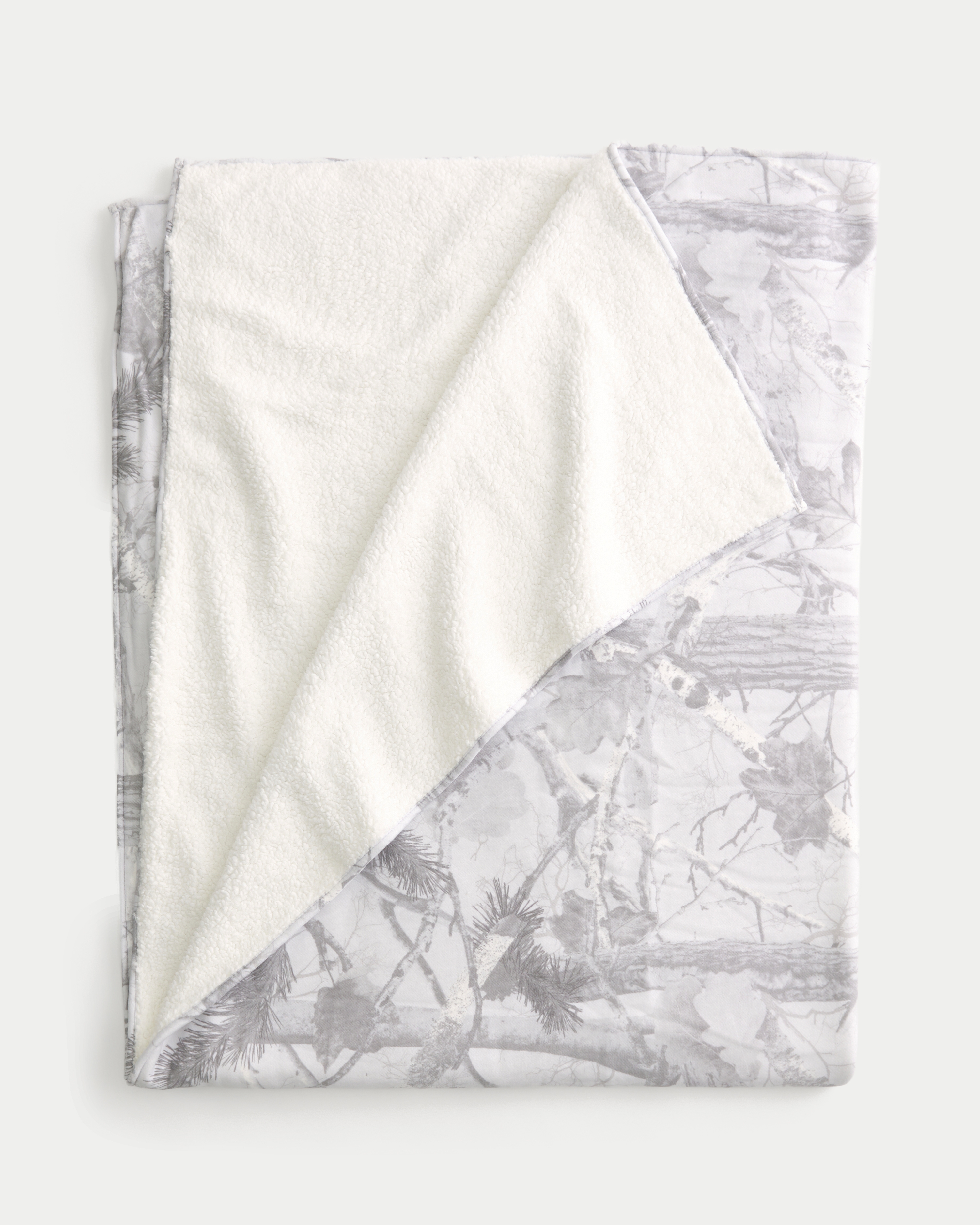 Hollister Feel Good Sherpa & Fleece Blanket