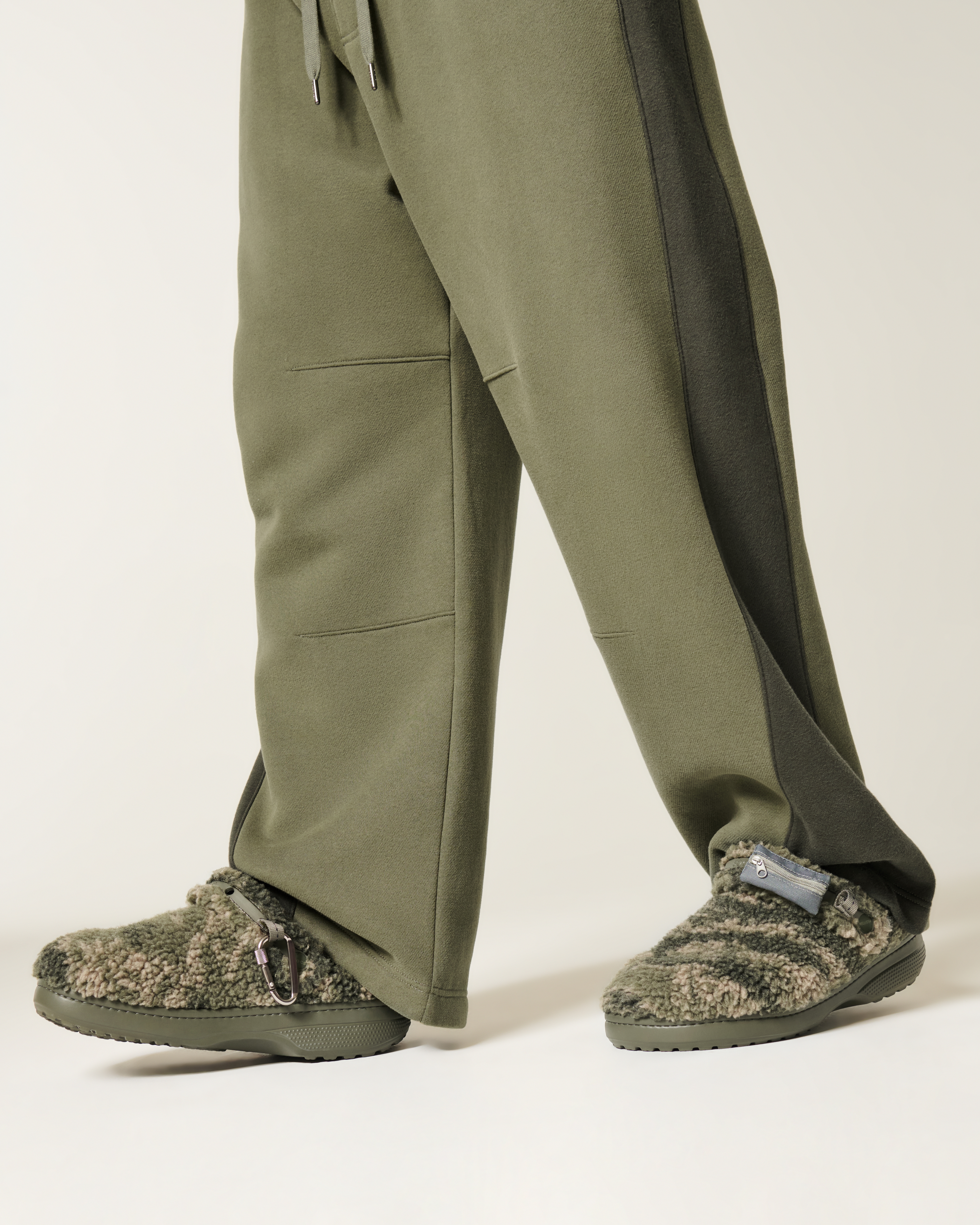 Hollister x Crocs Classic Unfurgettable Clog