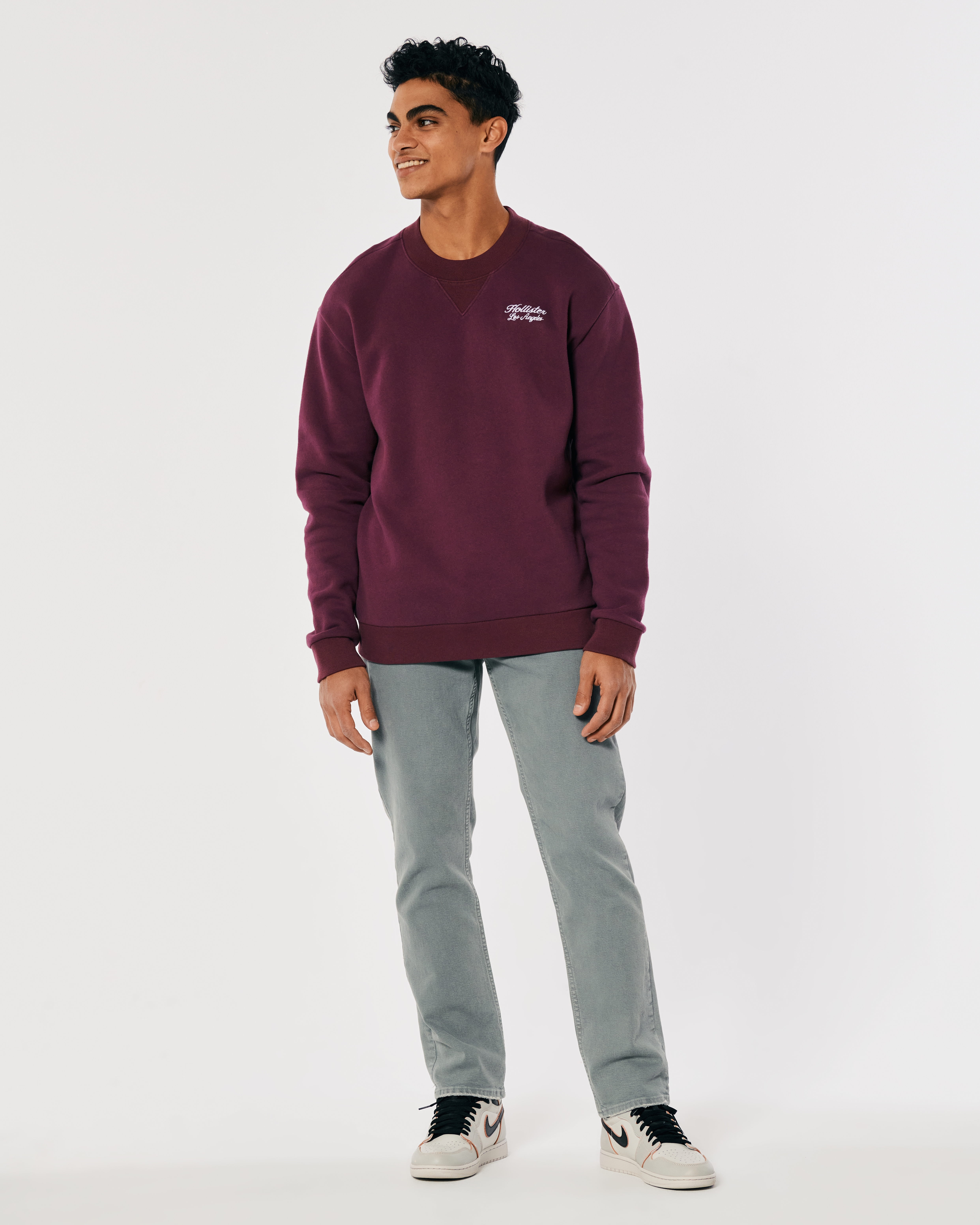 Hollister embroidered crewneck online sweatshirt