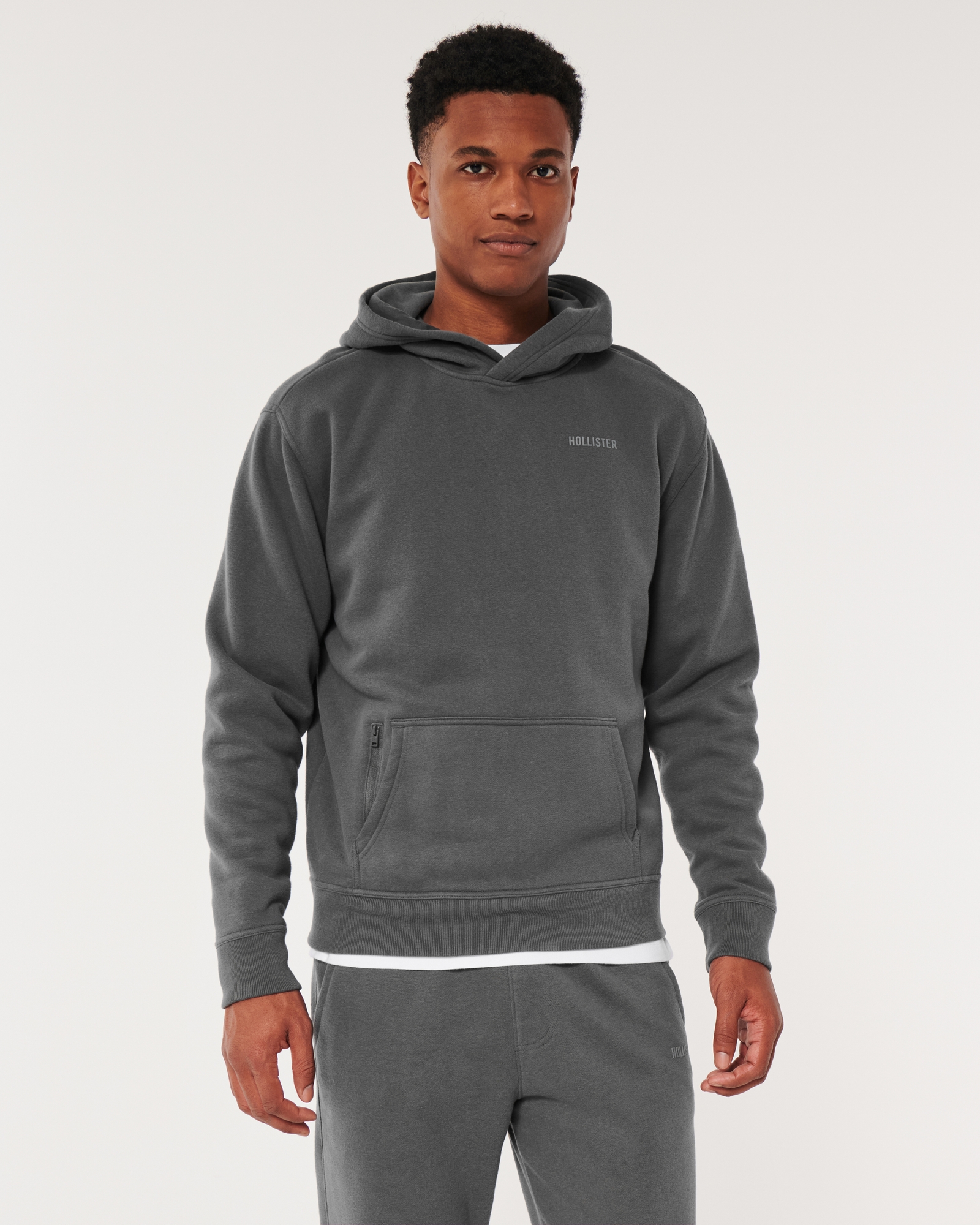 https://img.hollisterco.com/is/image/anf/KIC_322-3160-1677-120_model1.jpg?policy=product-extra-large
