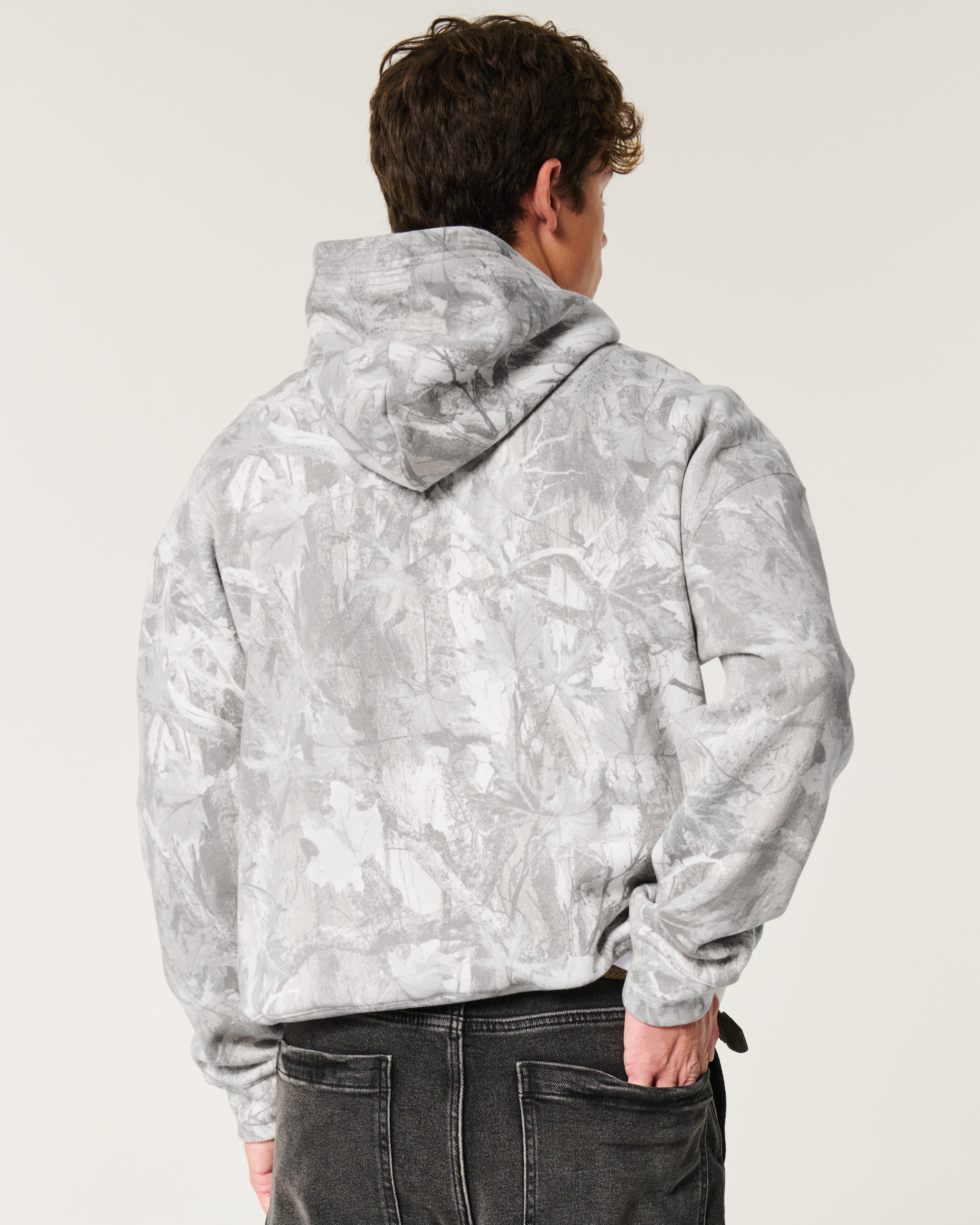 ★Hollister.co★カモシボレーグラフィックパーカー Men's Boxy Camo Chevrolet Graphic Hoodie | Men's Graphics