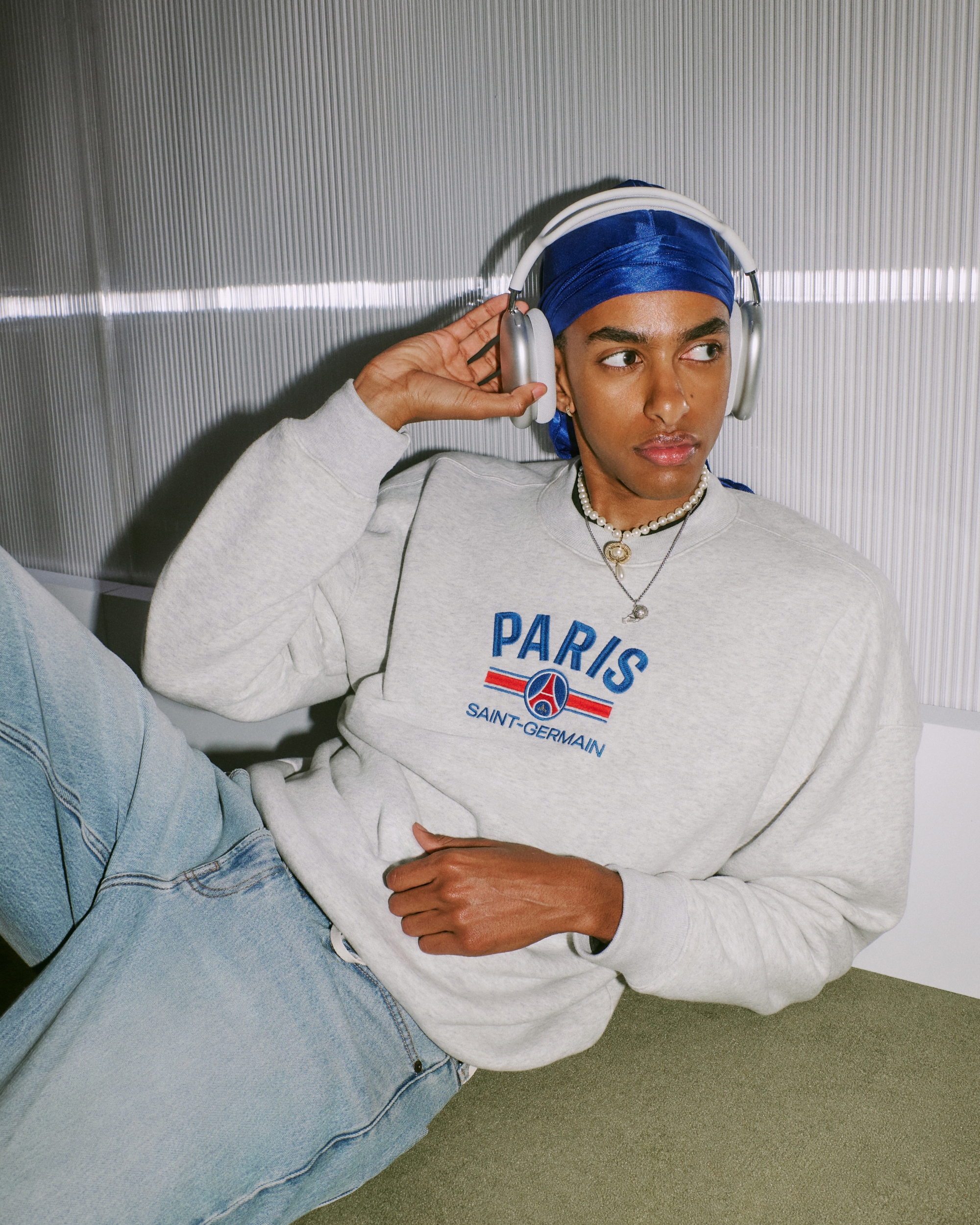 Boxy Paris Saint-Germain Graphic Crew Sweatshirt