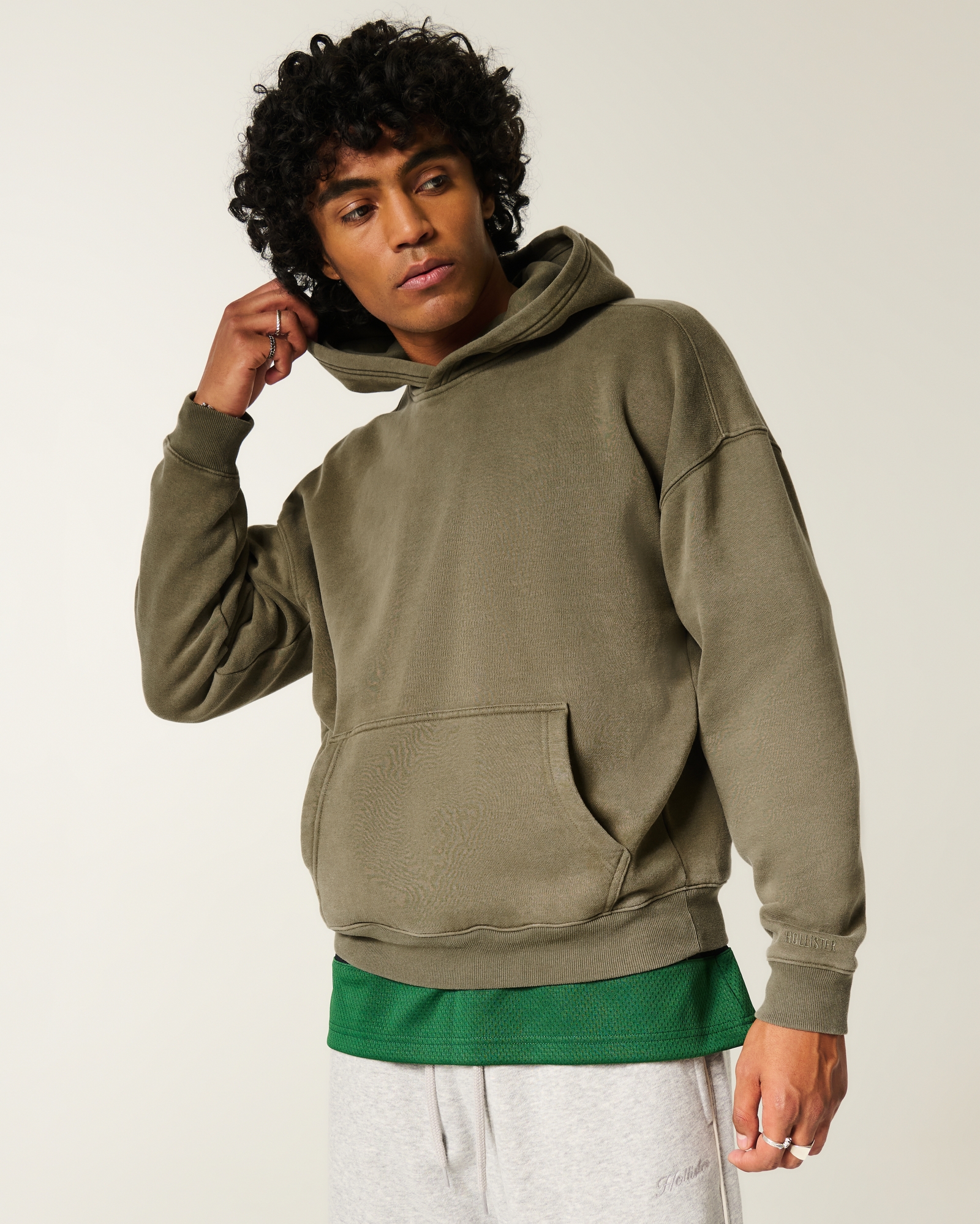 Men's Hollister Feel Good Boxy Graphic Hoodie | Men's Clearance