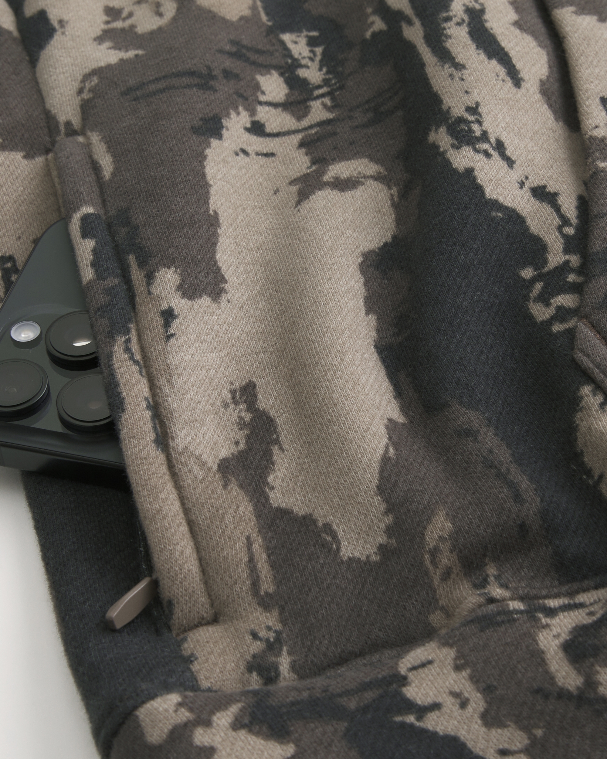 ★Hollister Co.★ボクシーカモフラージュパーカー Men's Boxy Camo Hoodie | Men's Clearance | HollisterCo.com