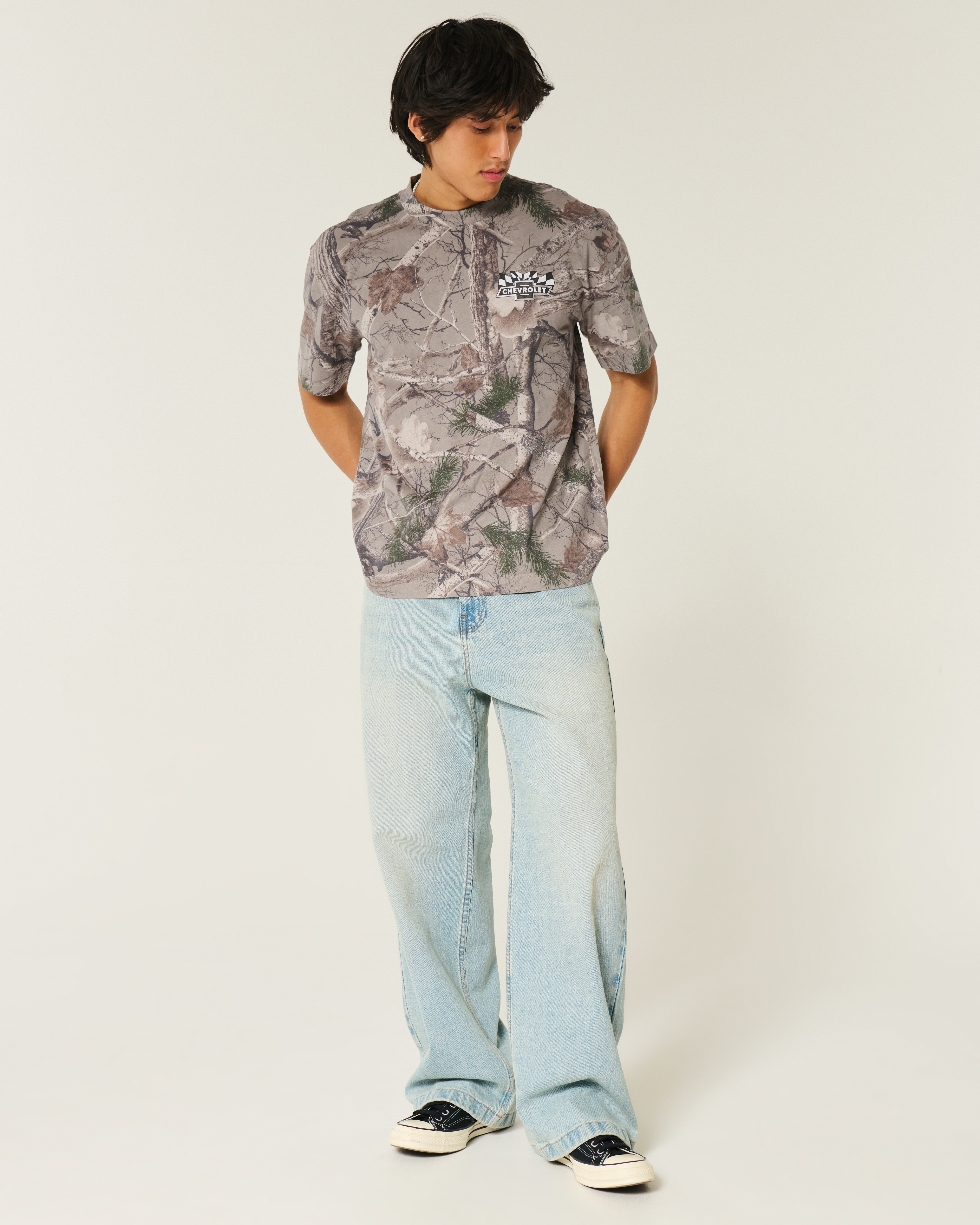★Hollister.co★バギーヘビーウェイトシボレーTシャツ Men's Baggy Heavyweight Crop Chevrolet Graphic Tee | Men's