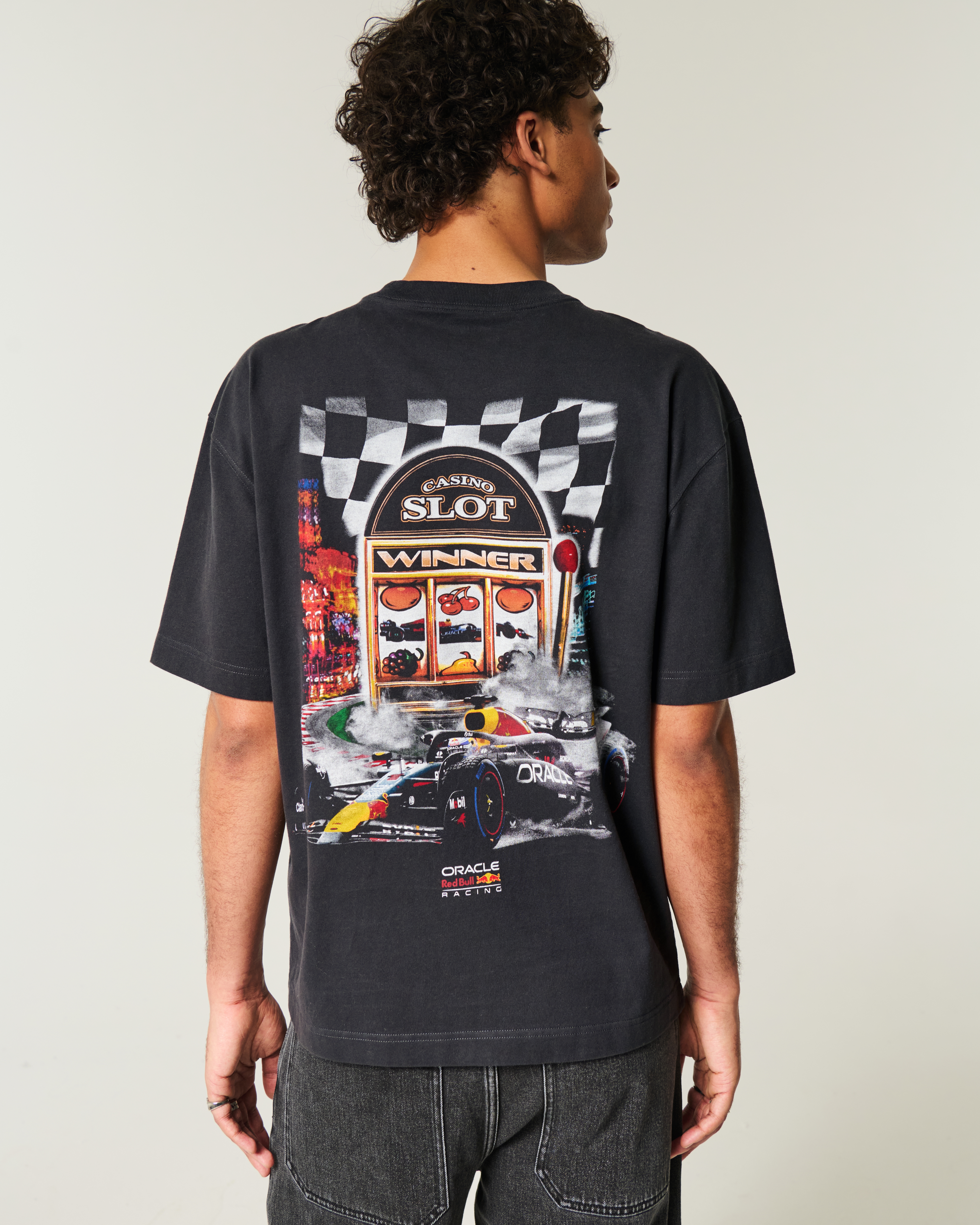 Hollister.co★OracleレッドブルレーシンググラフィックTシャツ Men's Boxy Heavyweight Oracle Red Bull Racing Graphic Tee