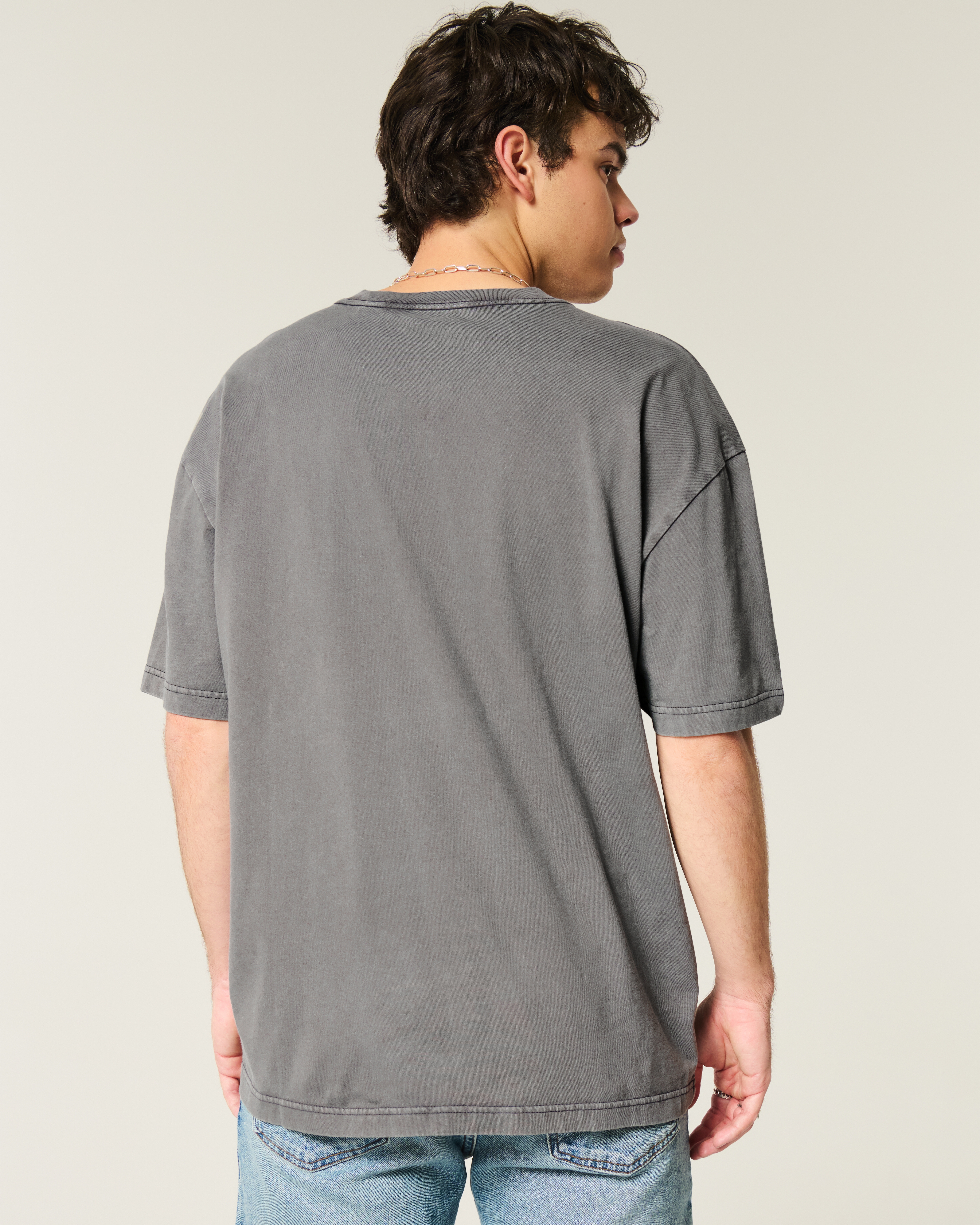 ★Hollister.co★ボックスロブ・ゾンビグラフィックTシャツ Men's Boxy Rob Zombie Graphic Tee | Men's Tops | HollisterCo.com
