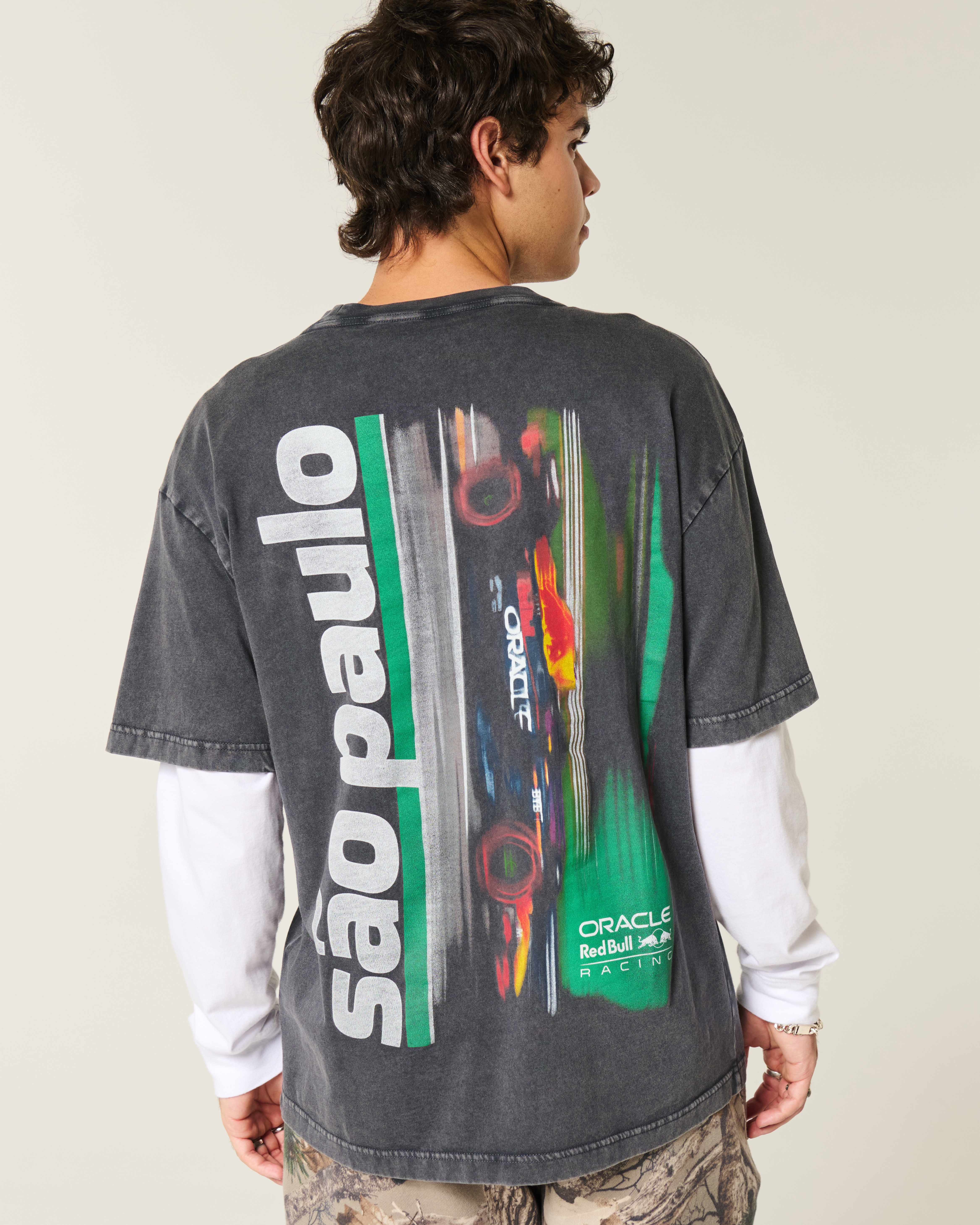 Hollister.co★OracleレッドブルレーシンググラフィックTシャツ Men's Boxy Heavyweight Oracle Red Bull Racing Graphic Tee