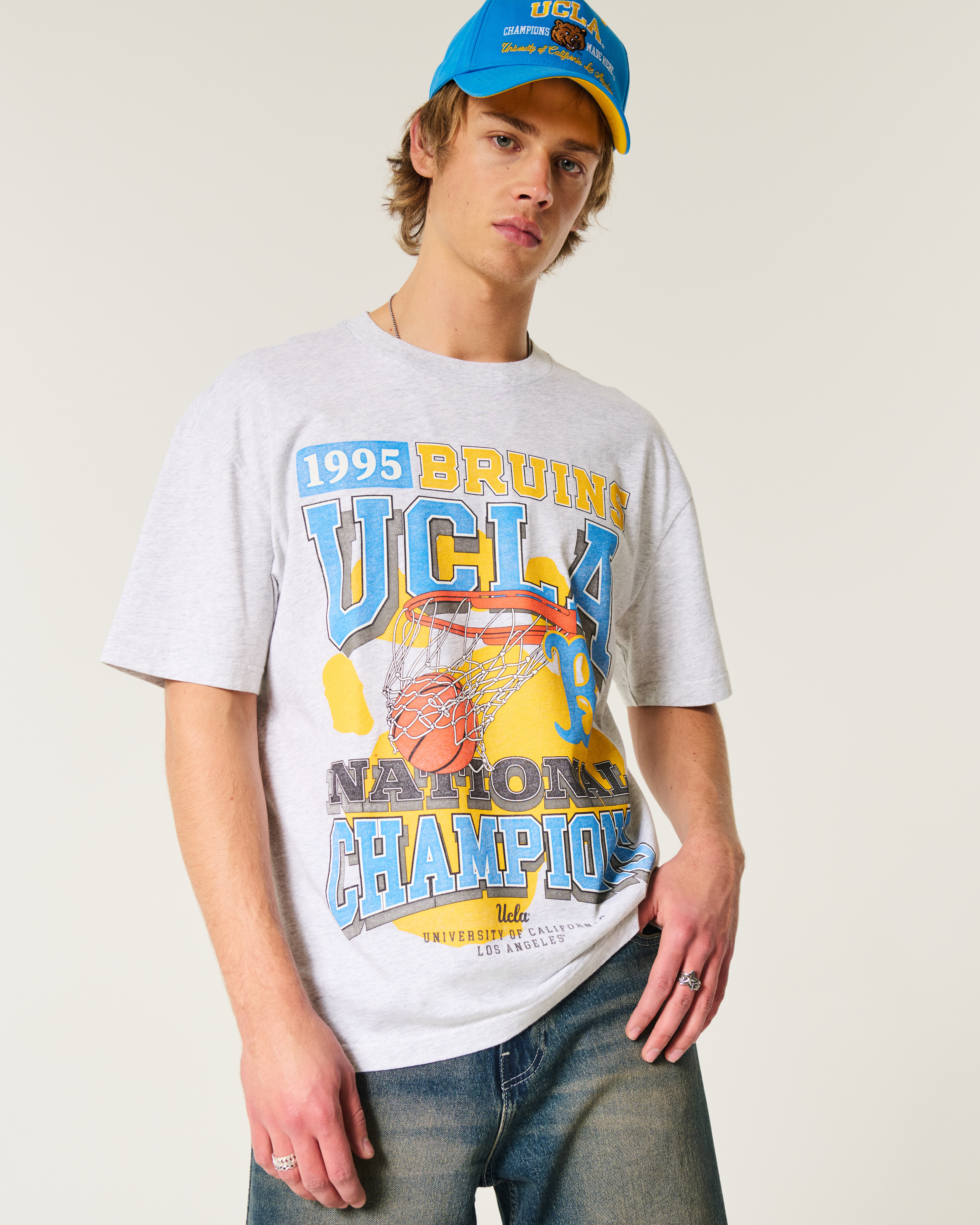 ★Hollister Co.★UCLAブルーインズグラフィックTシャツ Men's Boxy UCLA Bruins Graphic Tee | Men's Graphics Shop