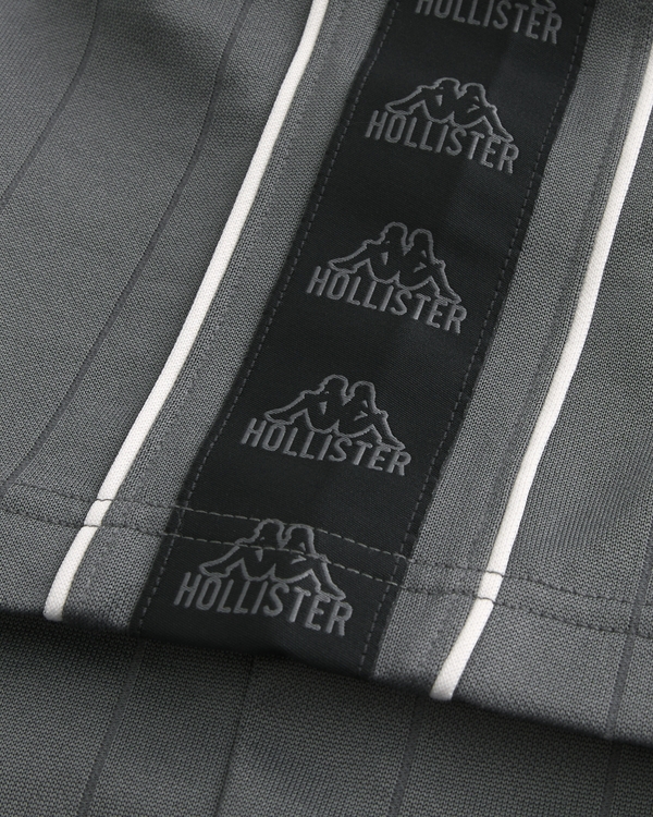 メンズ Hollister + Kappa ロゴグラフィック サッカージャージー