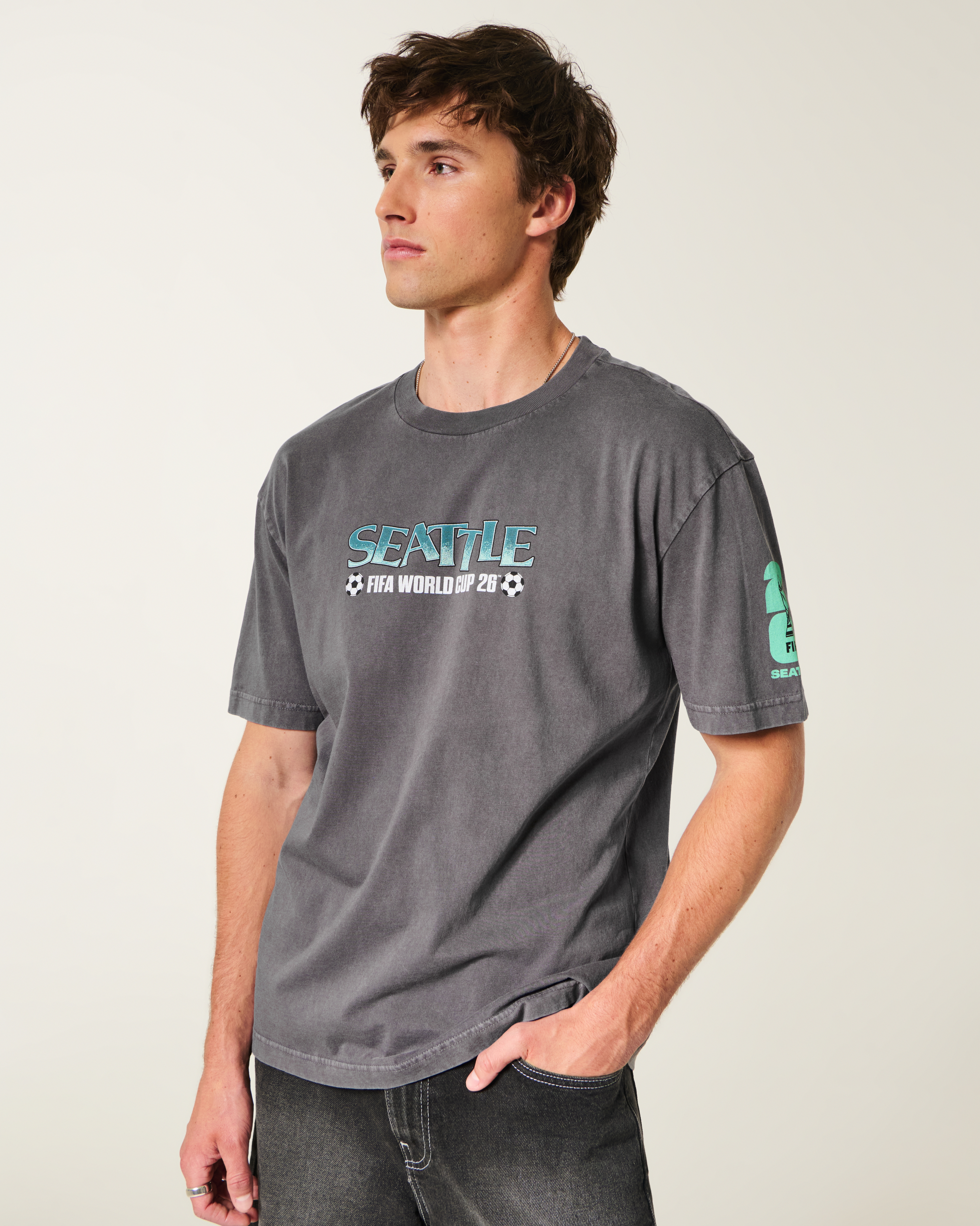 2026 FIFAワールドカップ 日本 スウェーデン マッチデー Tシャツ XL Hollister FIFA World Cup™ 2026 Seattle Graphic Tee | Liberty Center