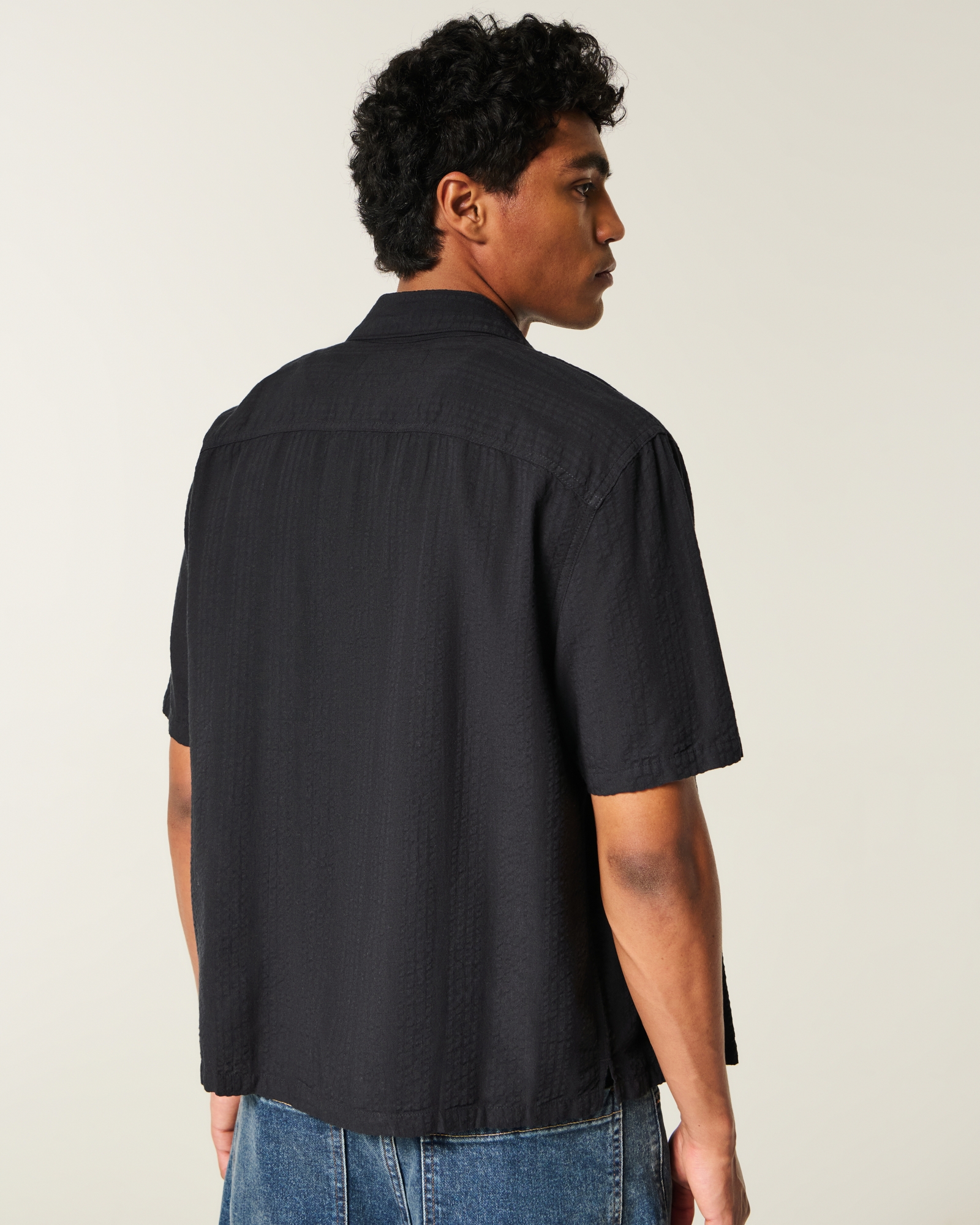 Men's Boxy Short-Sleeve Seersucker Shirt | Men's Tops | HollisterCo.ca