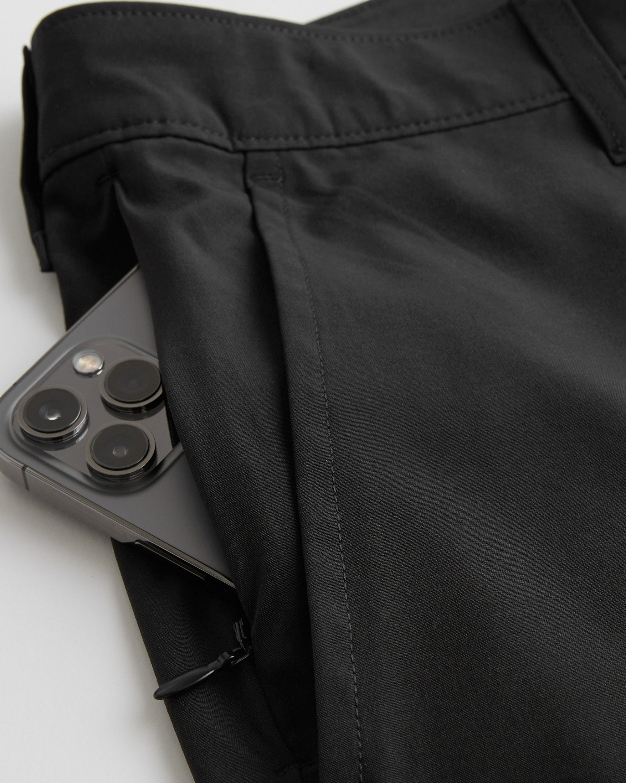 Hybrid Flat-Front Shorts 7"