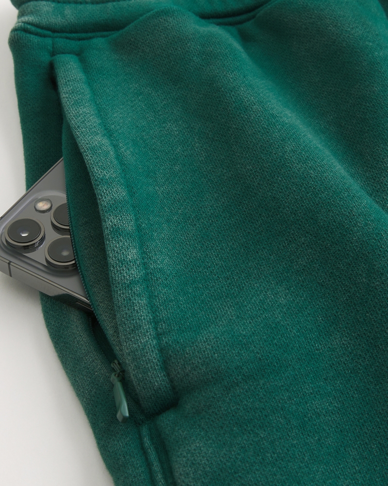 Mid-Thigh Graphic Loose Fleece Shorts