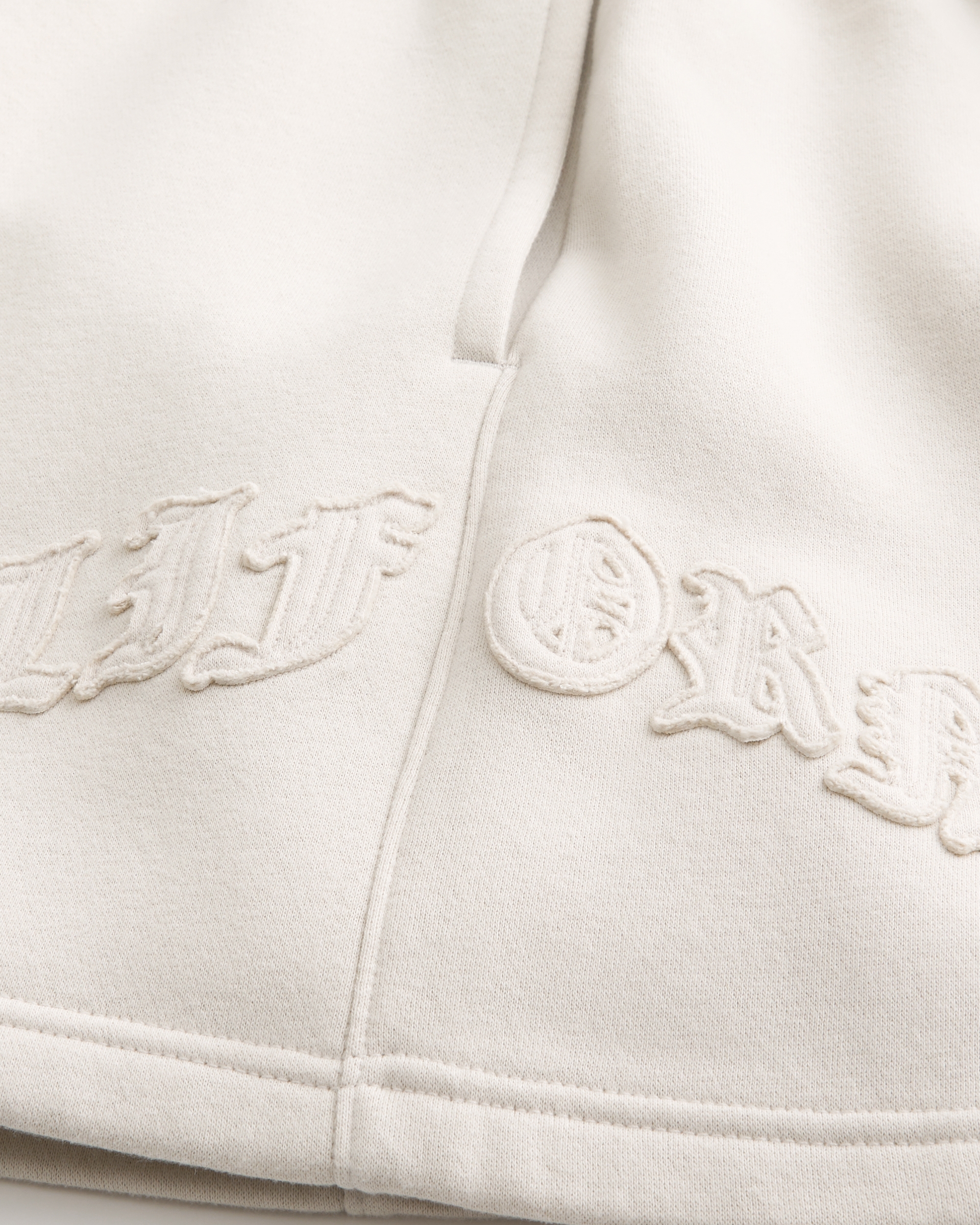 Above-the-Knee Baggy Fleece California Graphic Shorts