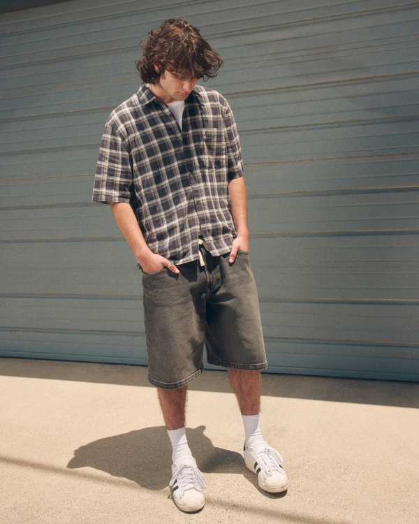 Low-Rise Drawstring Waist Baggy Jean Shorts, Black view 1