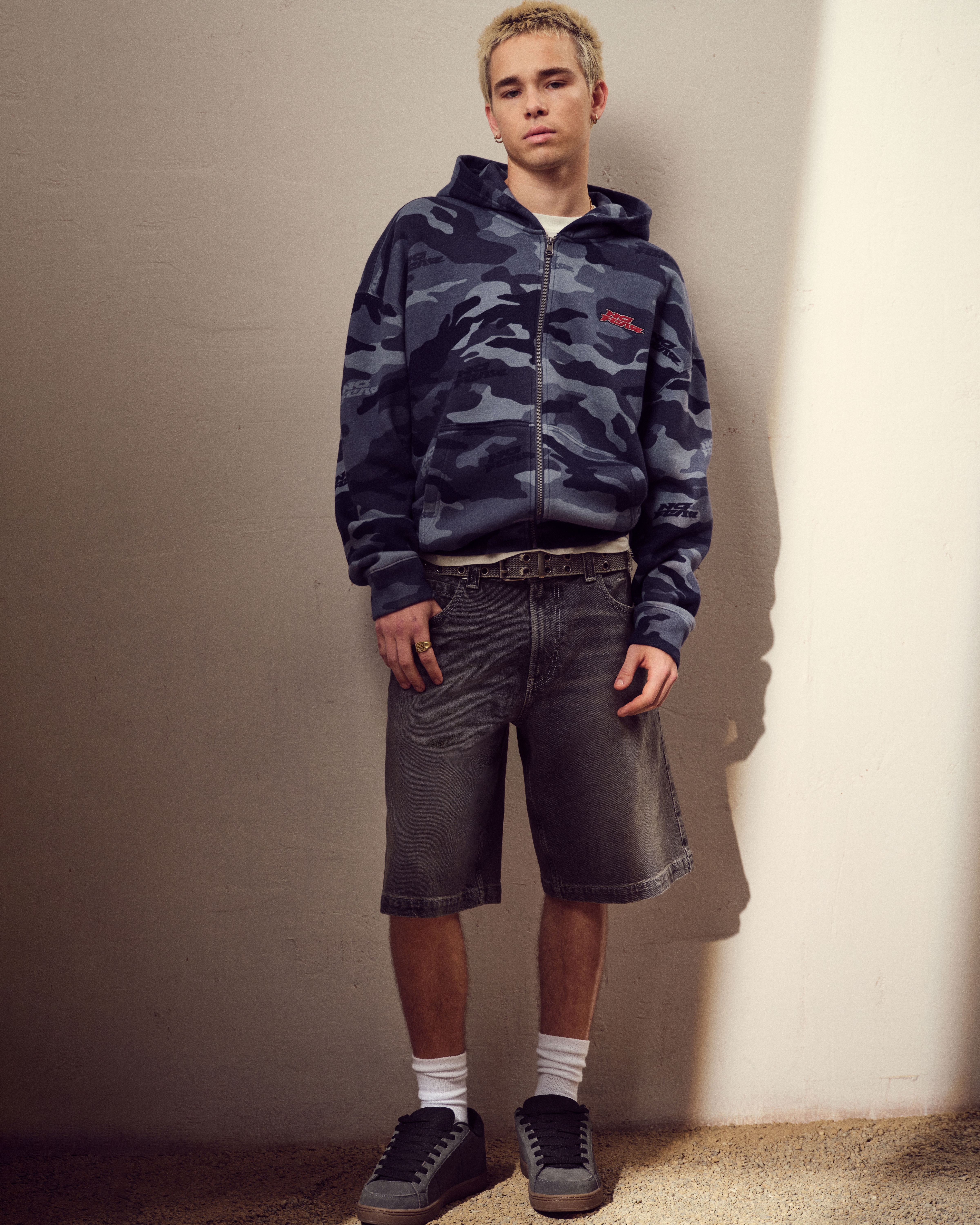 Low-Rise Star Graphic Baggy Jean Shorts