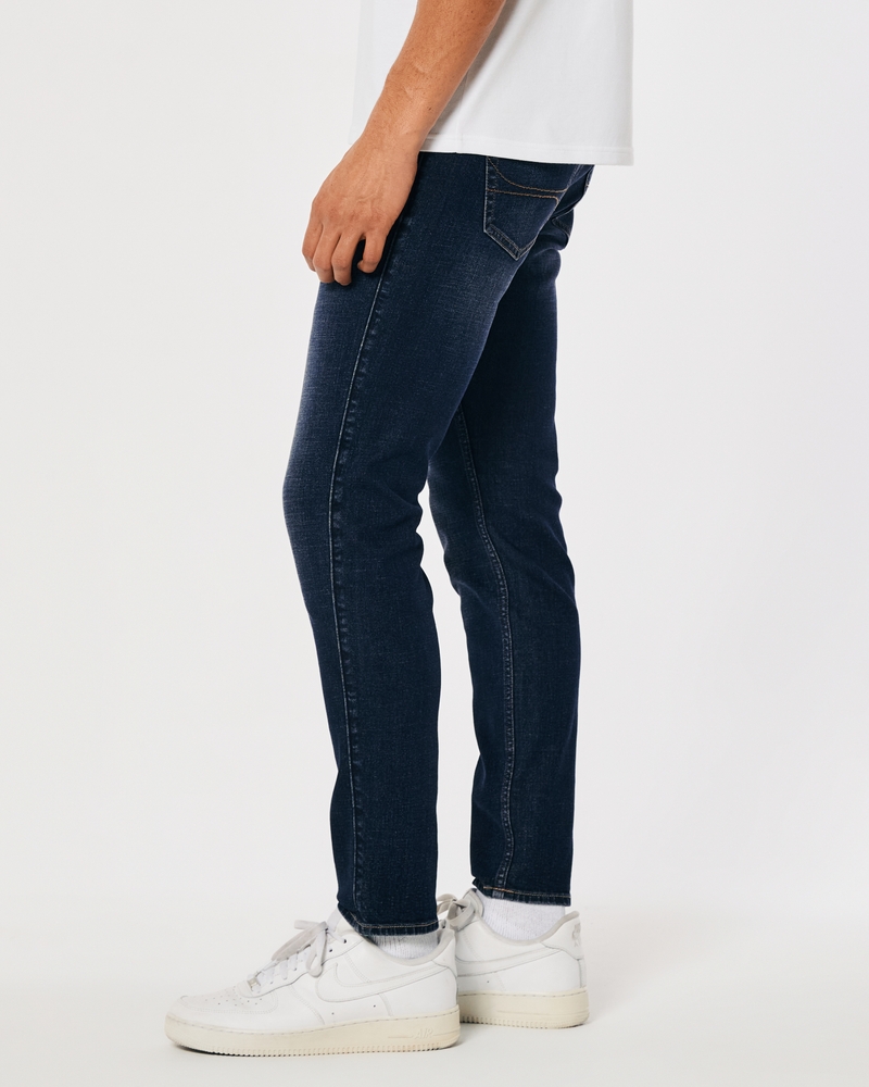 Jeans ajustados con lavado oscuro deportivos
