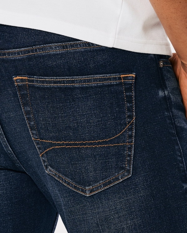 Jeans ajustados con lavado oscuro deportivos