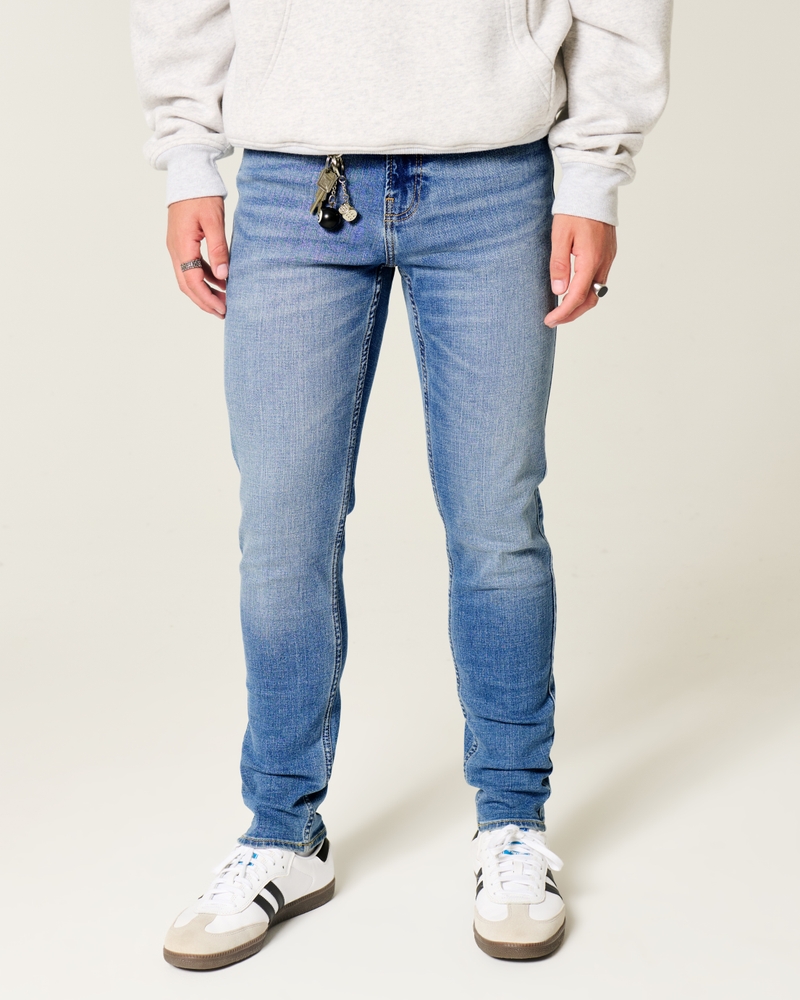Jeans ajustados deportivos con lavado medio