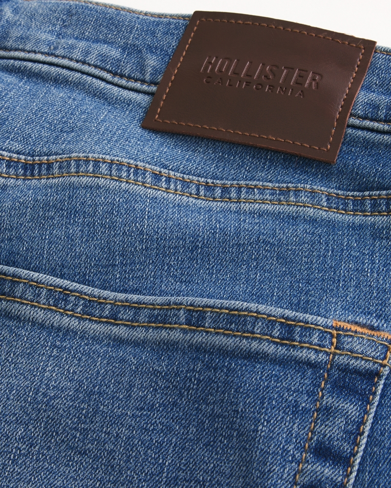 Jeans ajustados deportivos con lavado medio