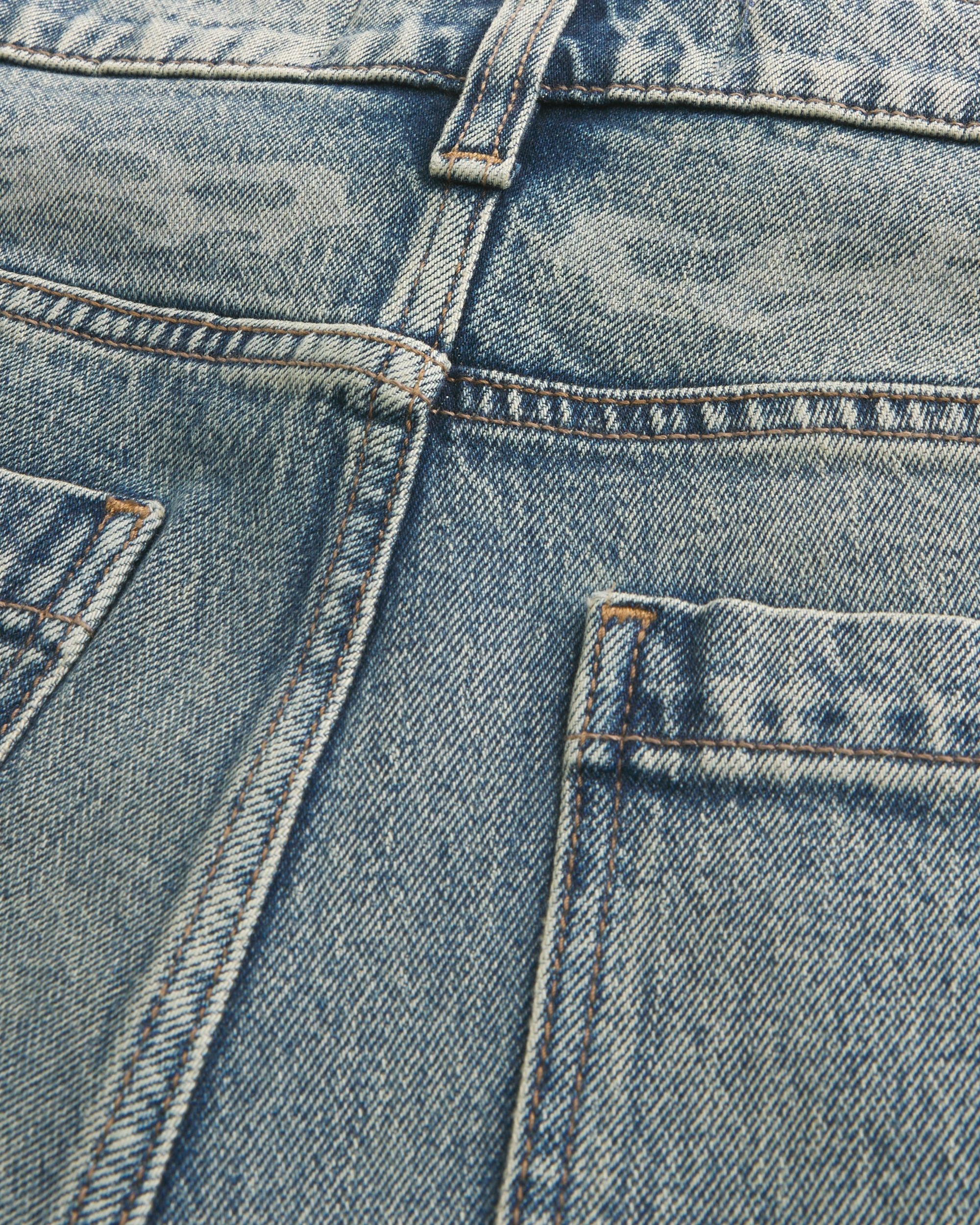 Light Wash Super Baggy Jeans