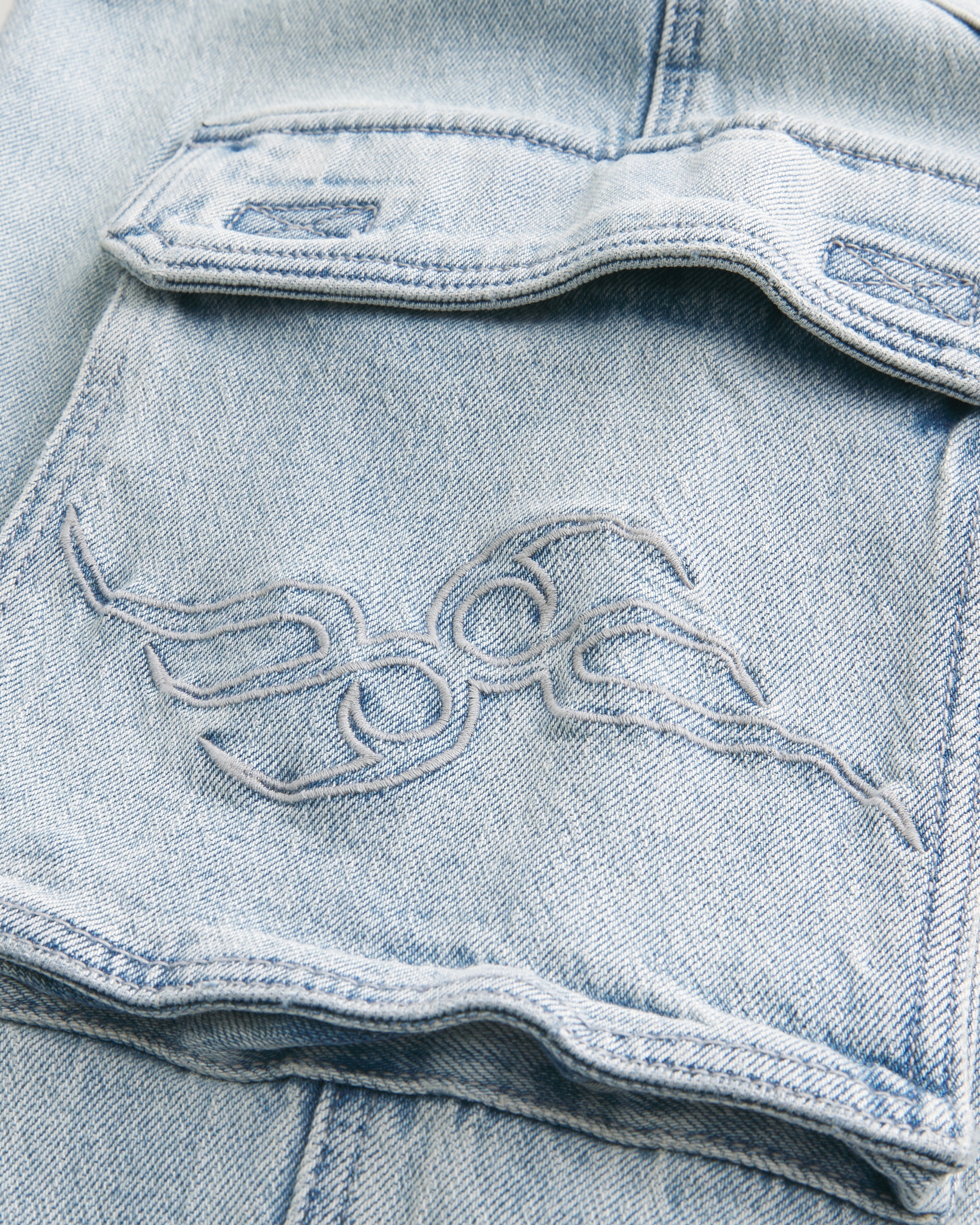 Light Wash Embroidered Baggy Cargo Jeans