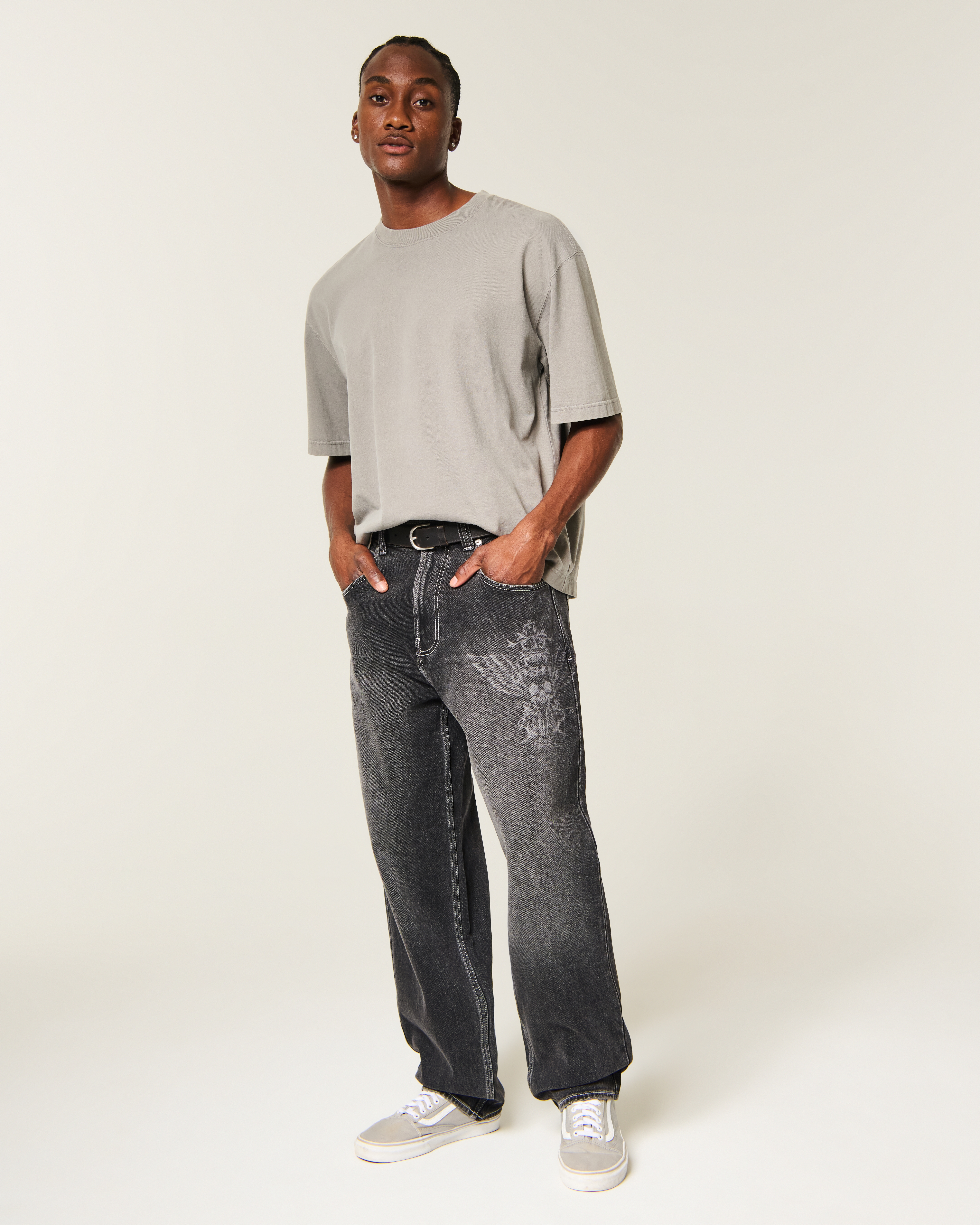 Baggy Skater-Jeans mit Totenkopf-Grafik