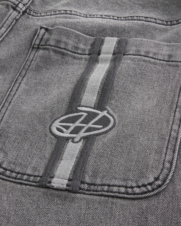 Jeans holgados con rayas en el bolsillo trasero, en color gris