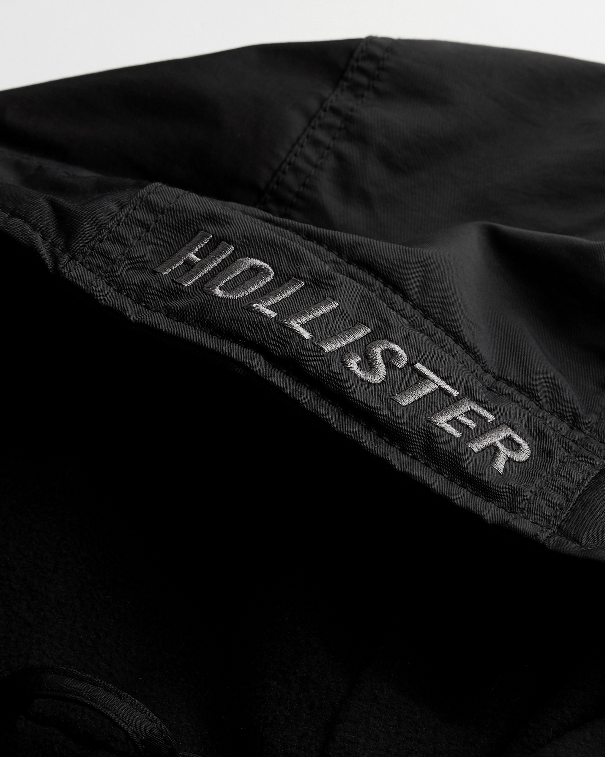 Hollister black 2024 windbreaker jacket