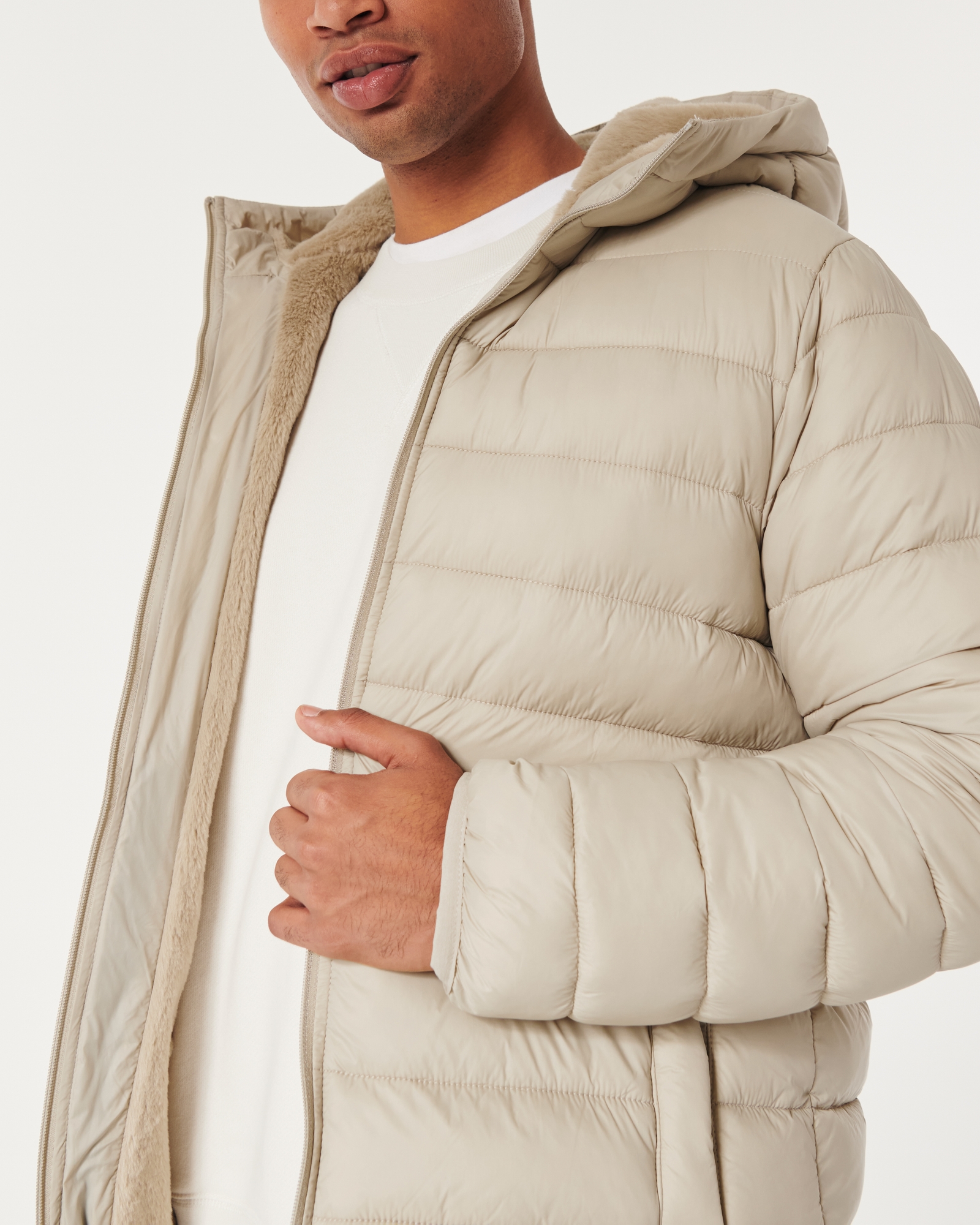 Hollister chevron panels hooded puffer jacket in white