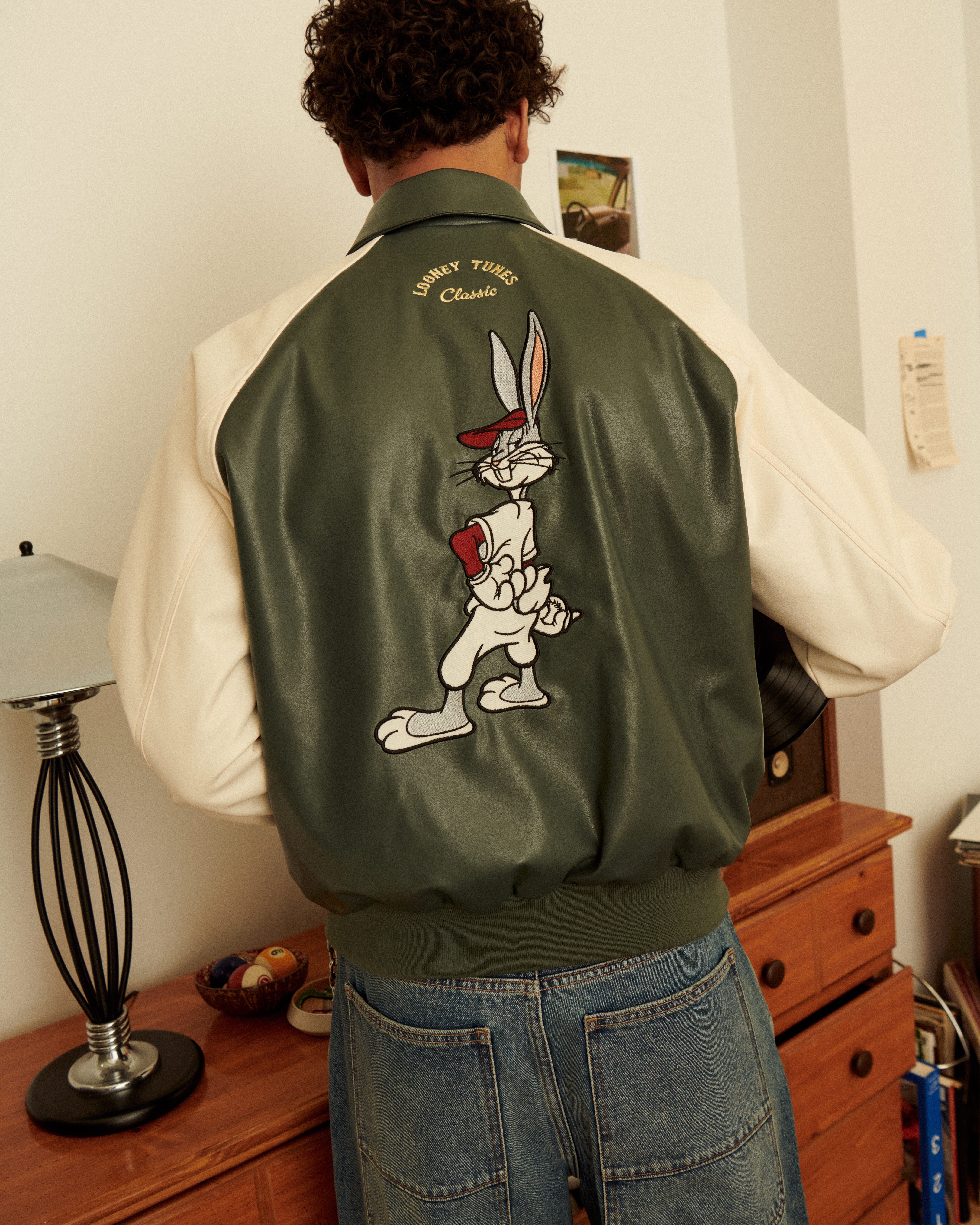 ルーニー・テューンズ バッグス・バニー レザージャケット Bugs Bunny Leather Zip Up Oversized Jacket baseball uniform