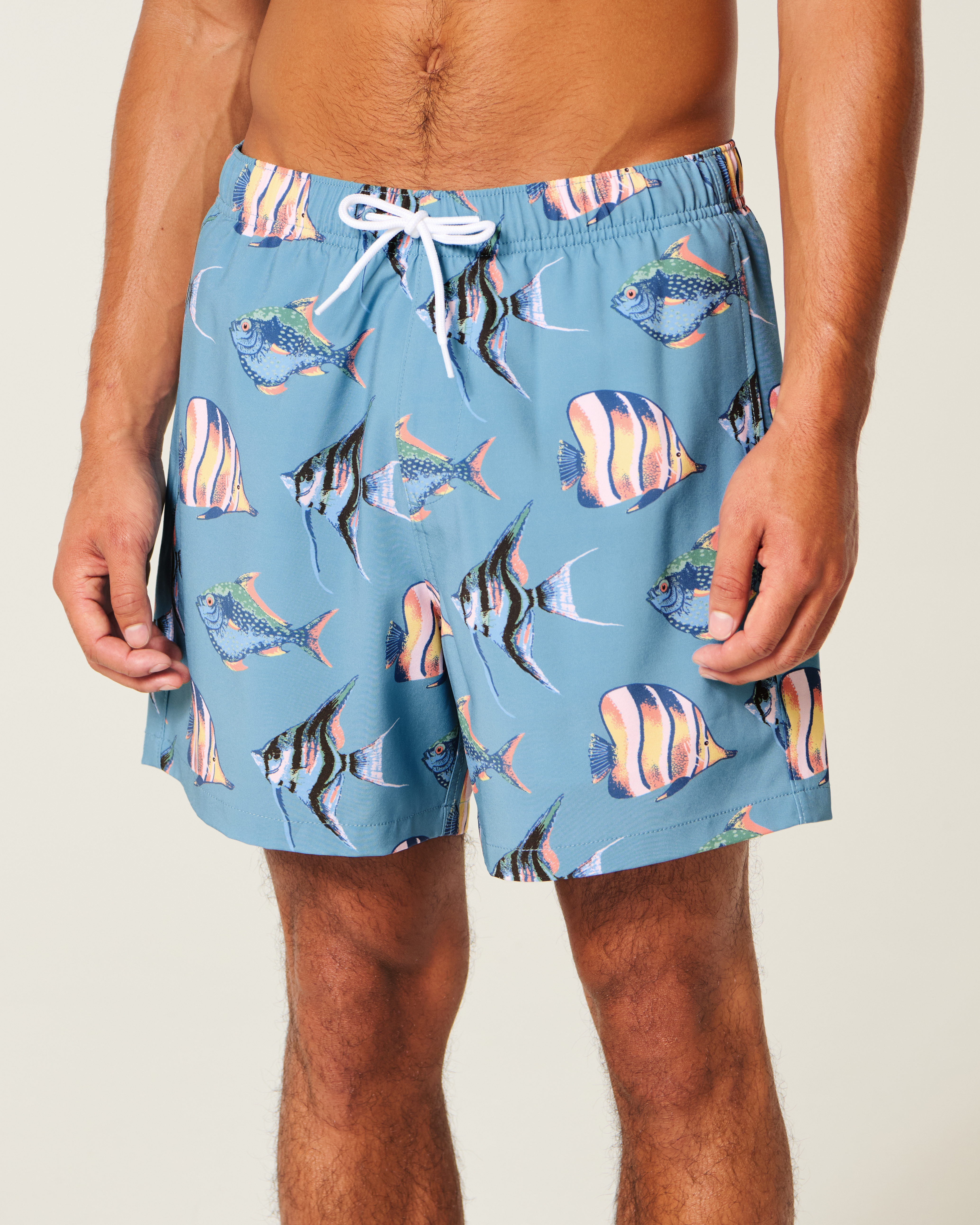 Bañador tipo volley hasta la mitad del muslo