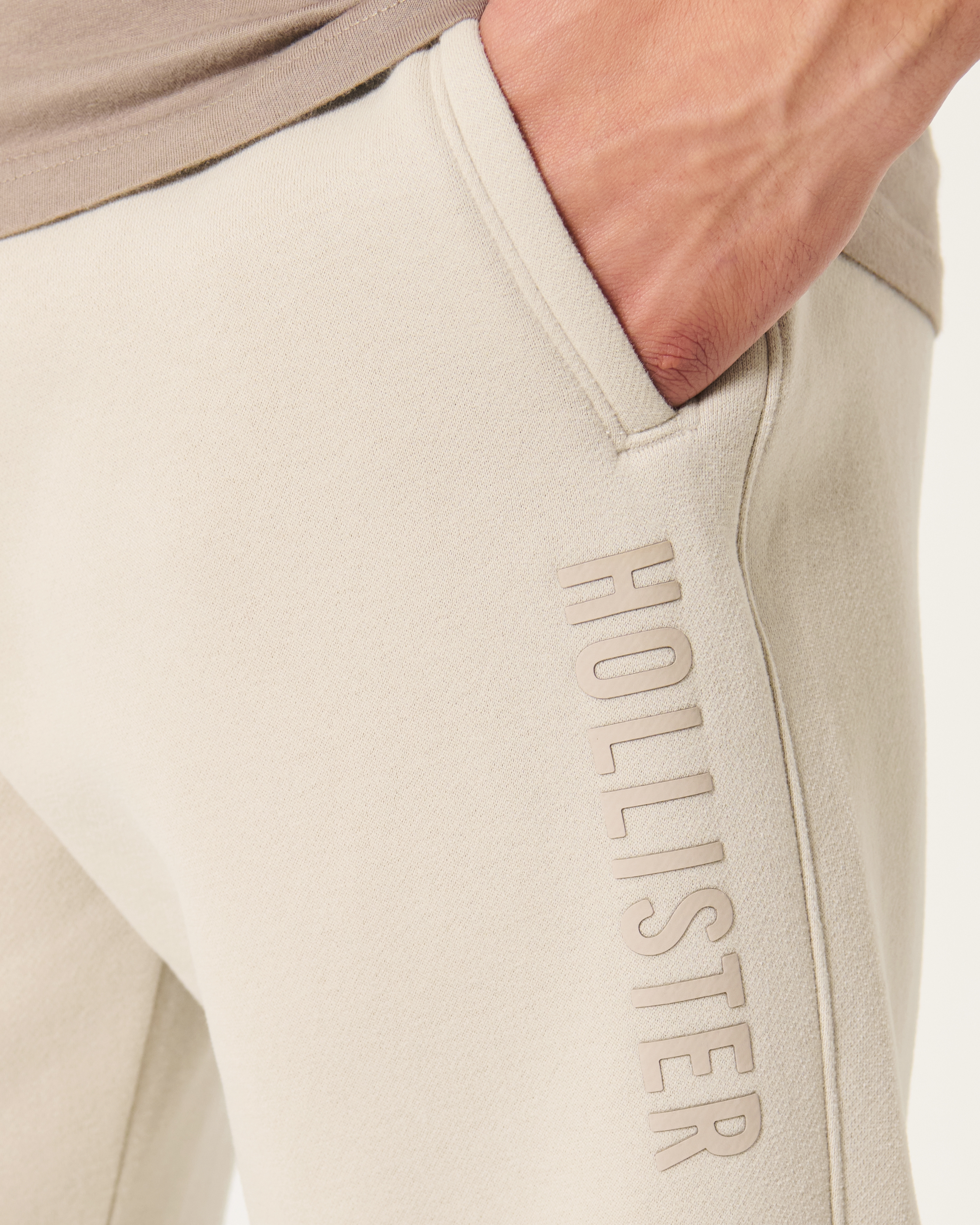 Relaxed Fleece Logo Joggers