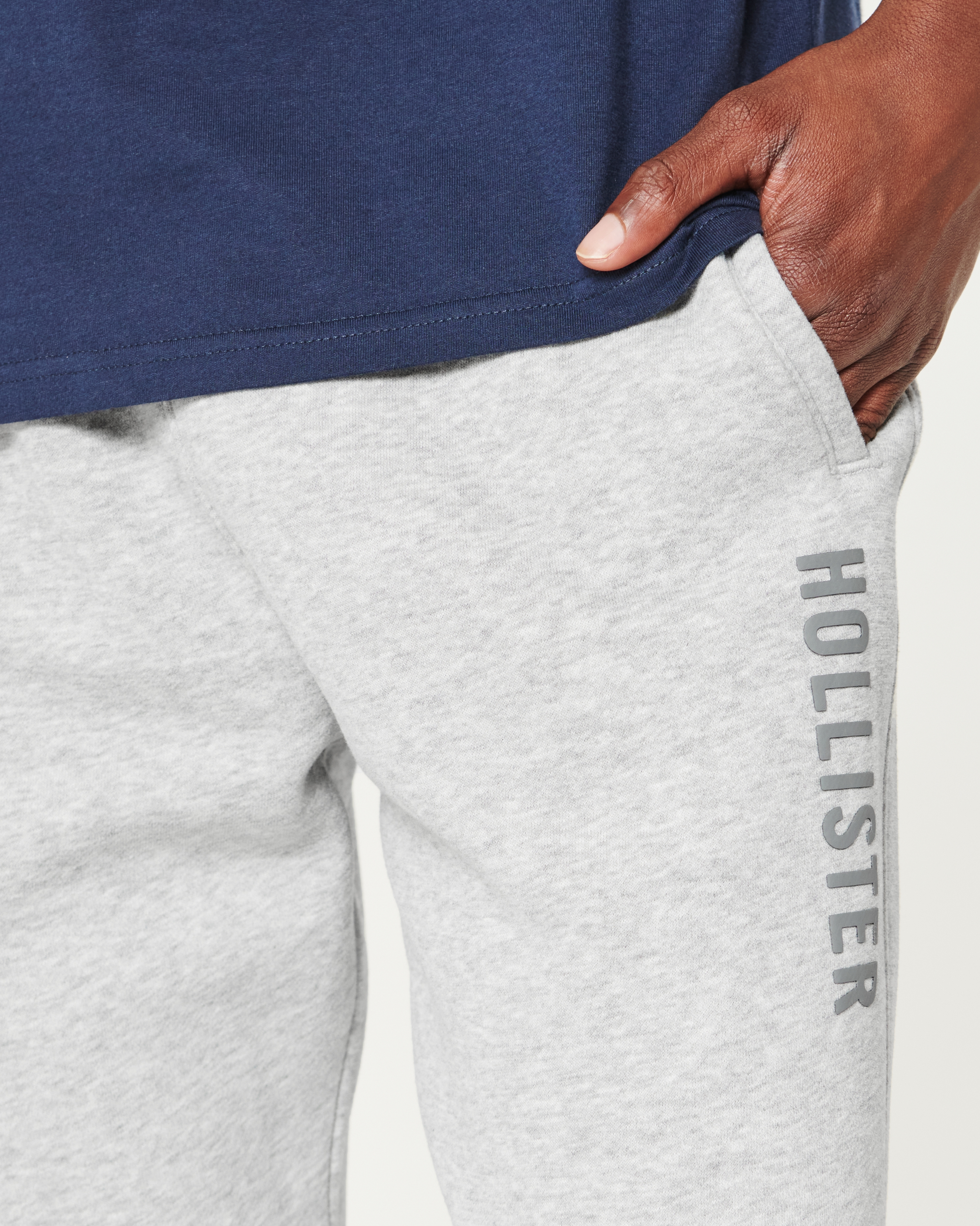 ★Hollister Co★リラックスフリースロゴジョガーパンツ ☆Hollister Co☆リラックスフリースロゴジョガーパンツ