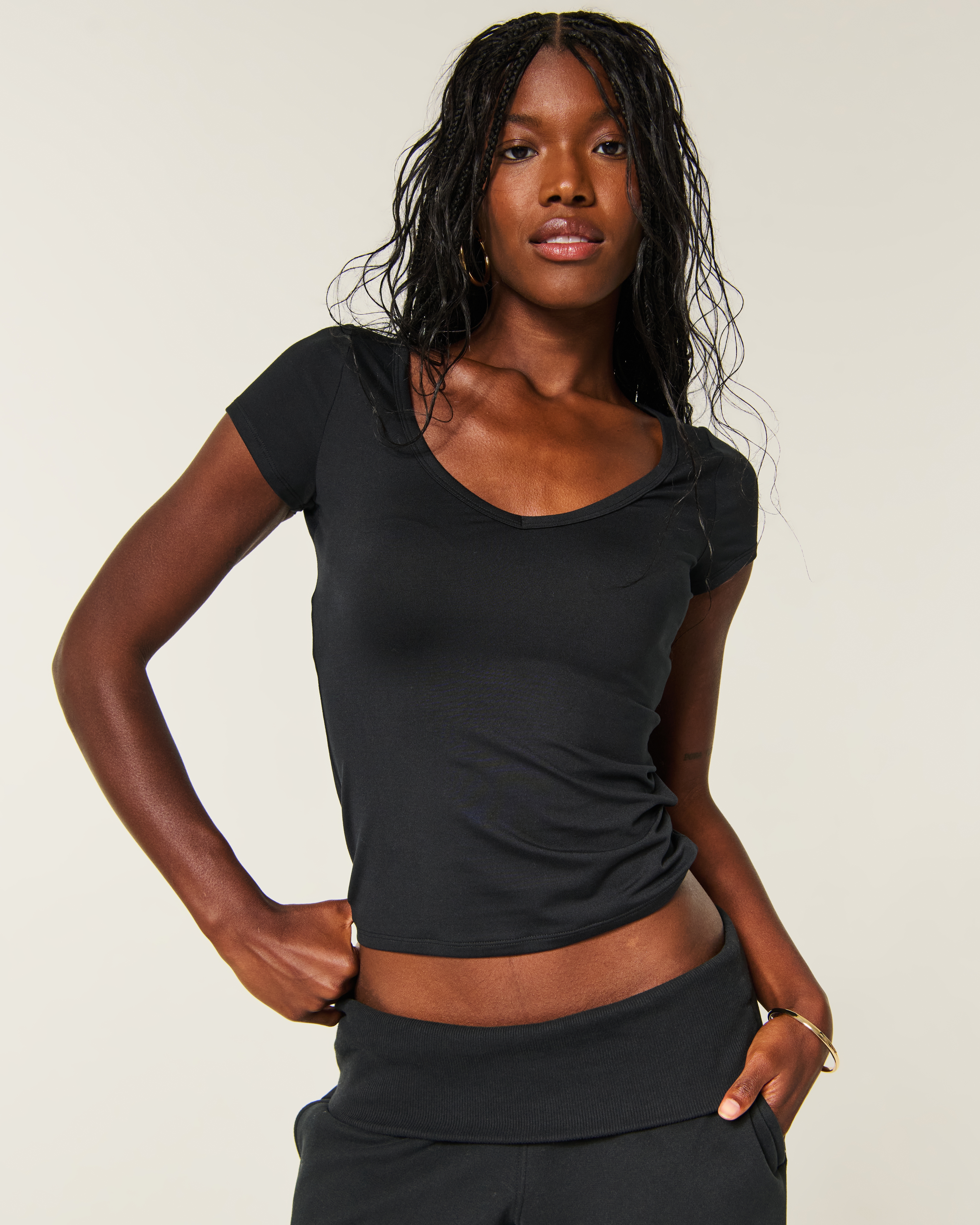 Smooth Seamless Fabric V-Neck T-Shirt
