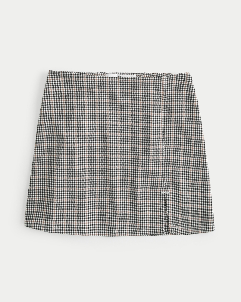 Hollister Women's Ultra High-Rise Summer Flattering Mini Skirt HOW-15  (X-Small, 1626-908) at  Women's Clothing store