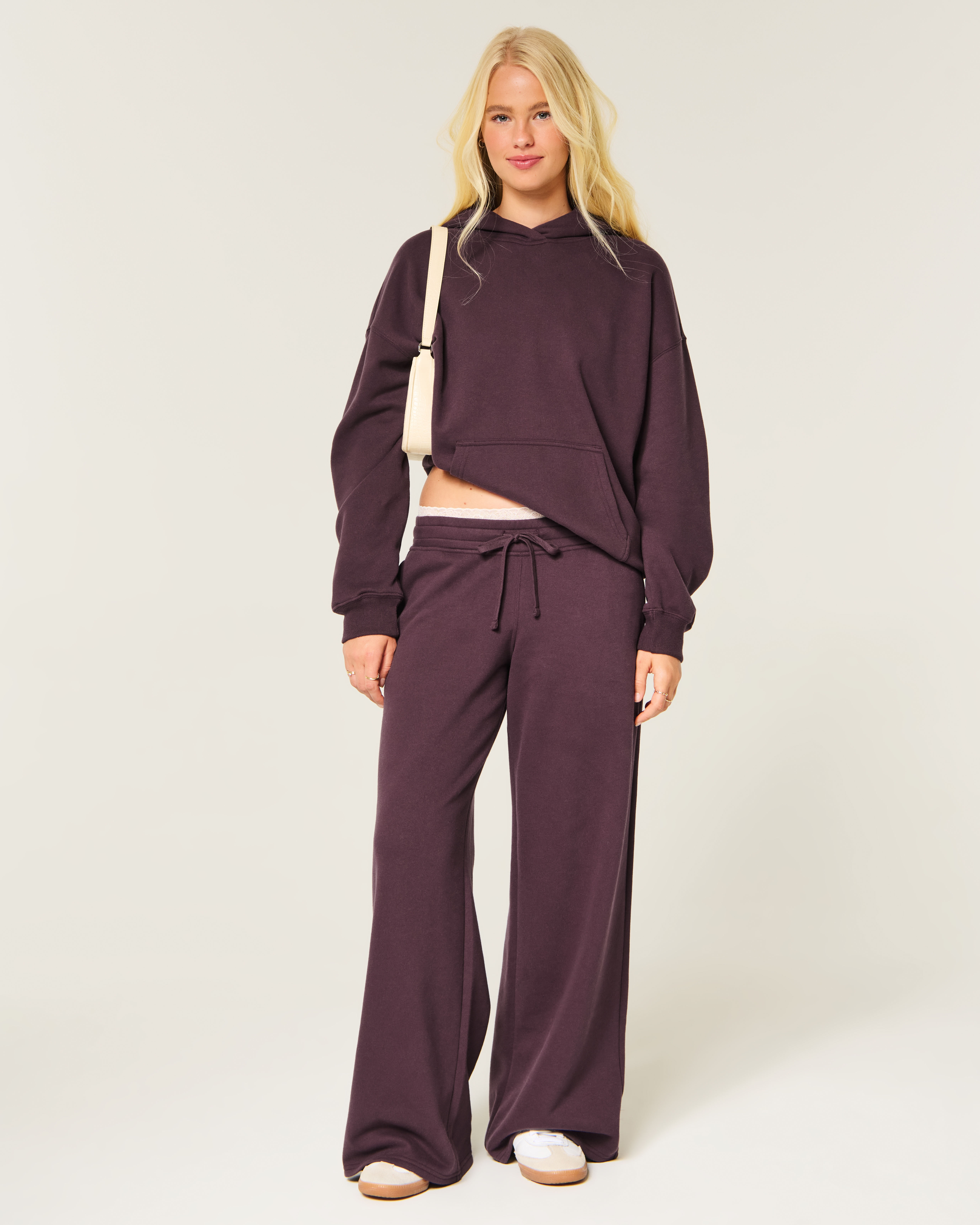 Hollister Feel Good Low-Rise Baggy Sweatpant