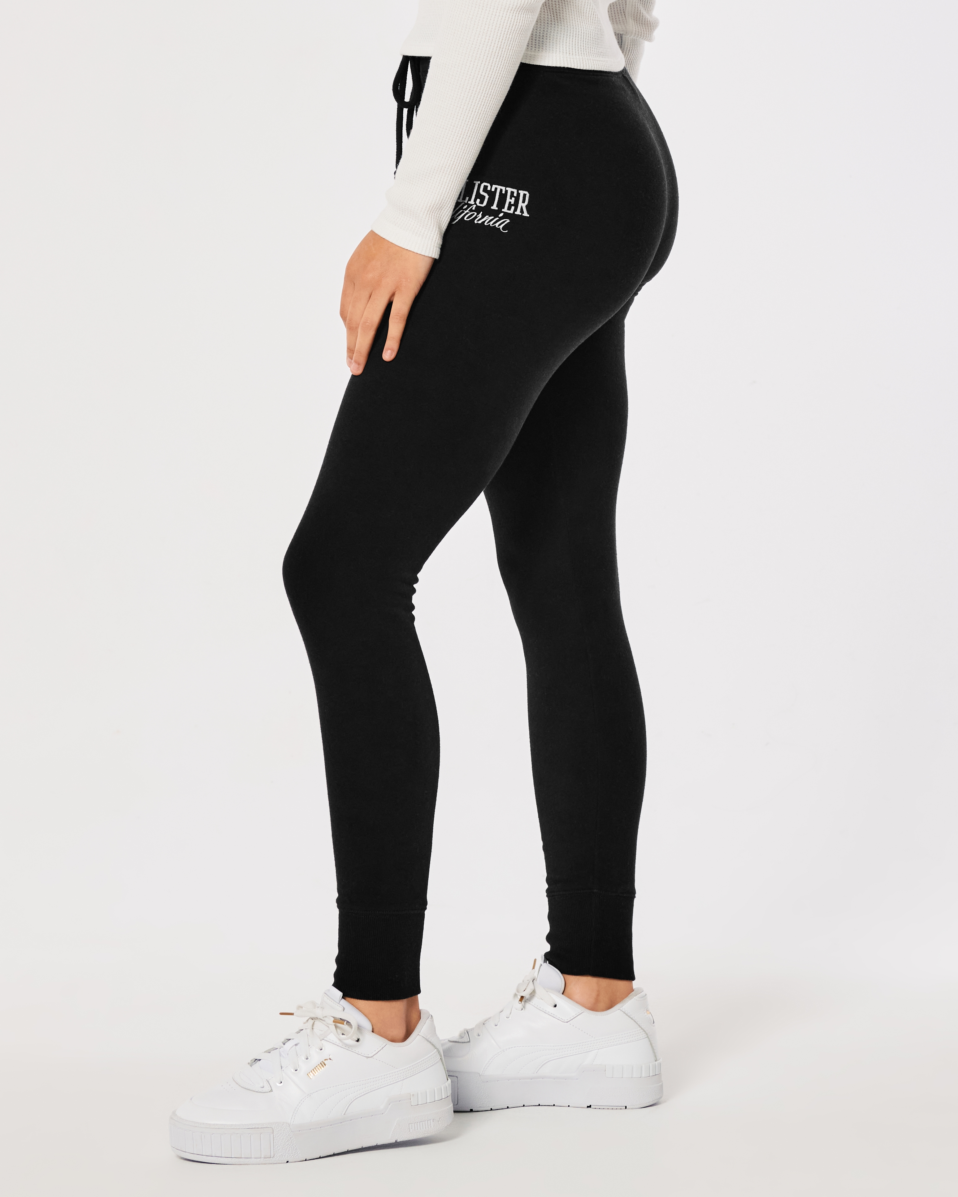 Hollister Co. ULTRA HIGH-RISE FLEECE LOGO GRAPHIC JOGGERS - Tracksuit  bottoms - BLACK/black 