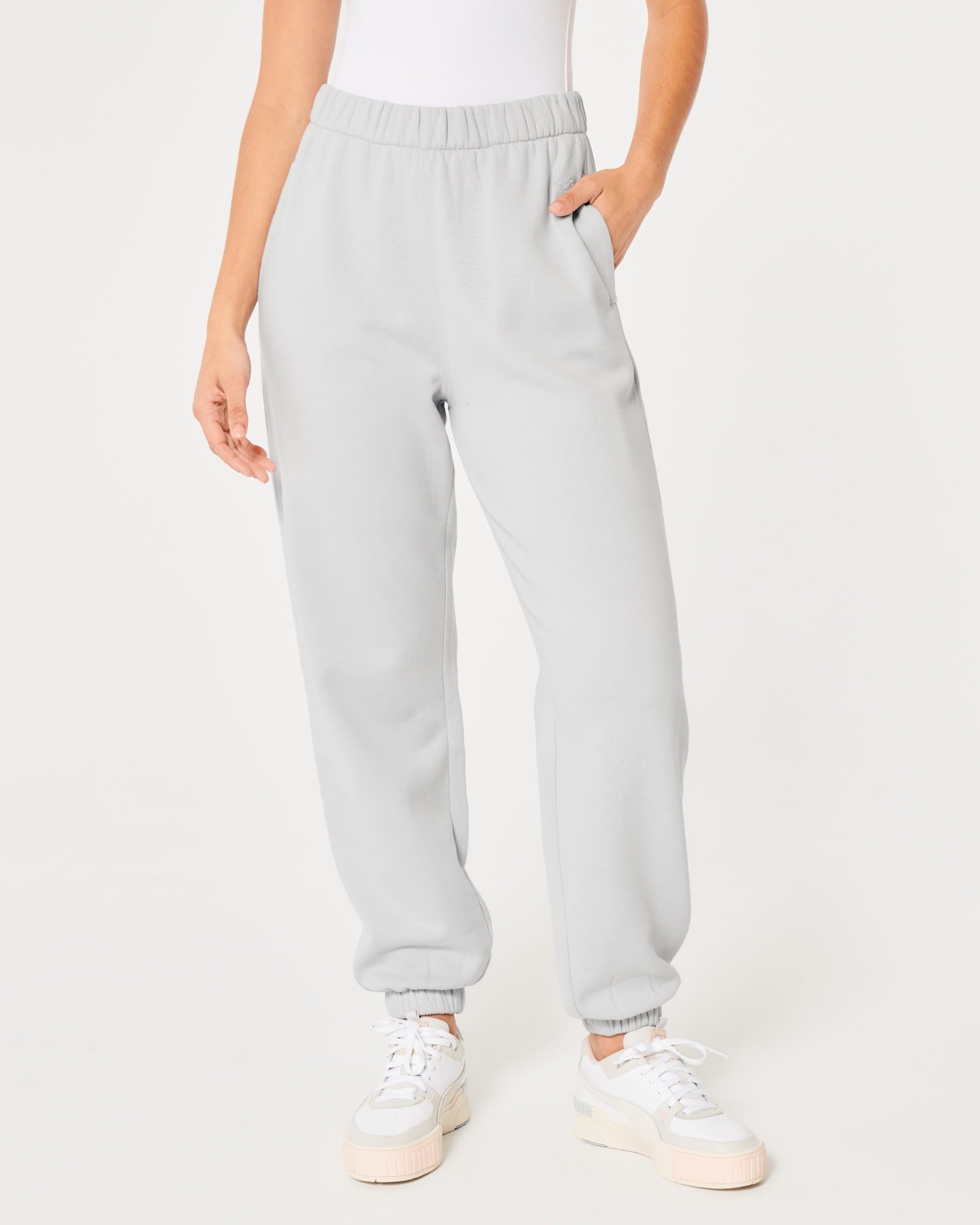 https://img.hollisterco.com/is/image/anf/KIC_347-3056-0891-111_model2.jpg?policy=product-extra-large