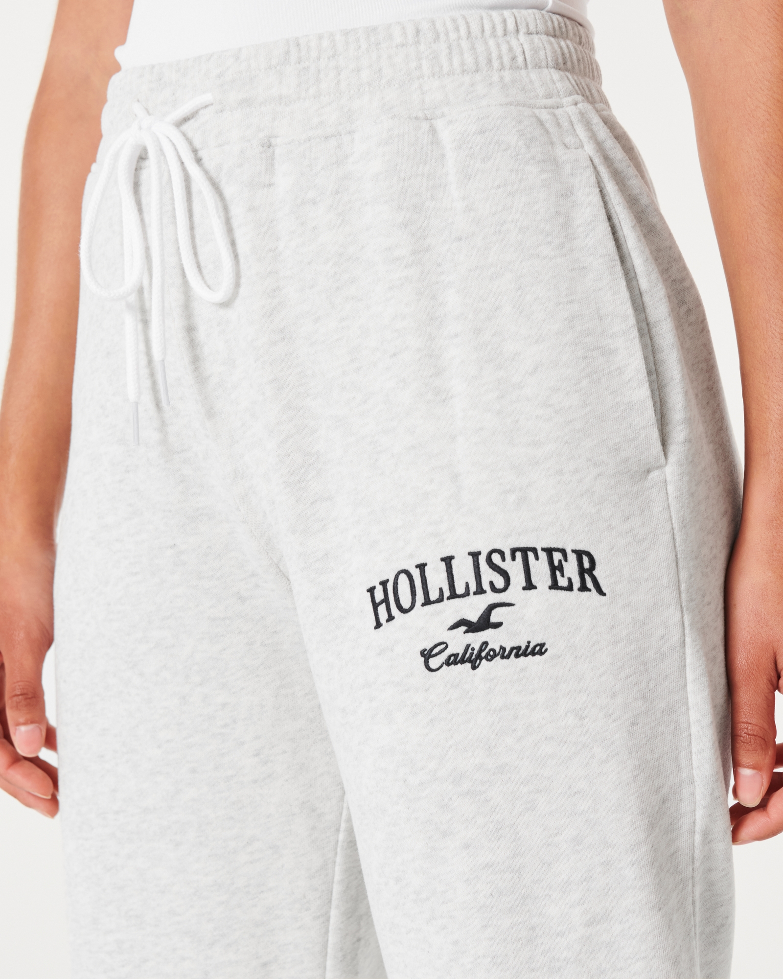 Hollister Ultra High-Rise Logo Graphic Fleece Leggings