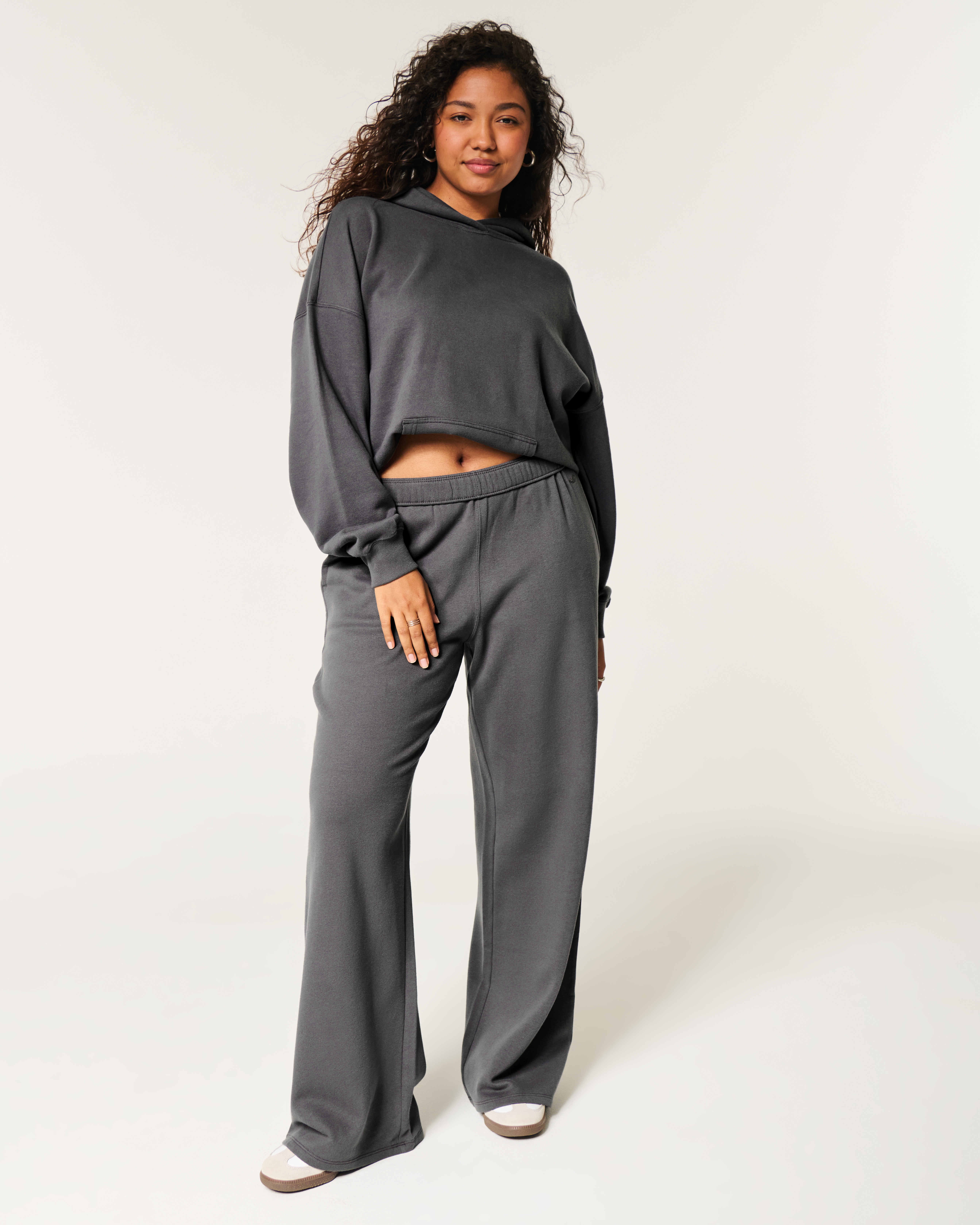 Women s Feel Good Fleece Wide Leg Pants in Charcoal Gray Size XXS LONG from Hollister