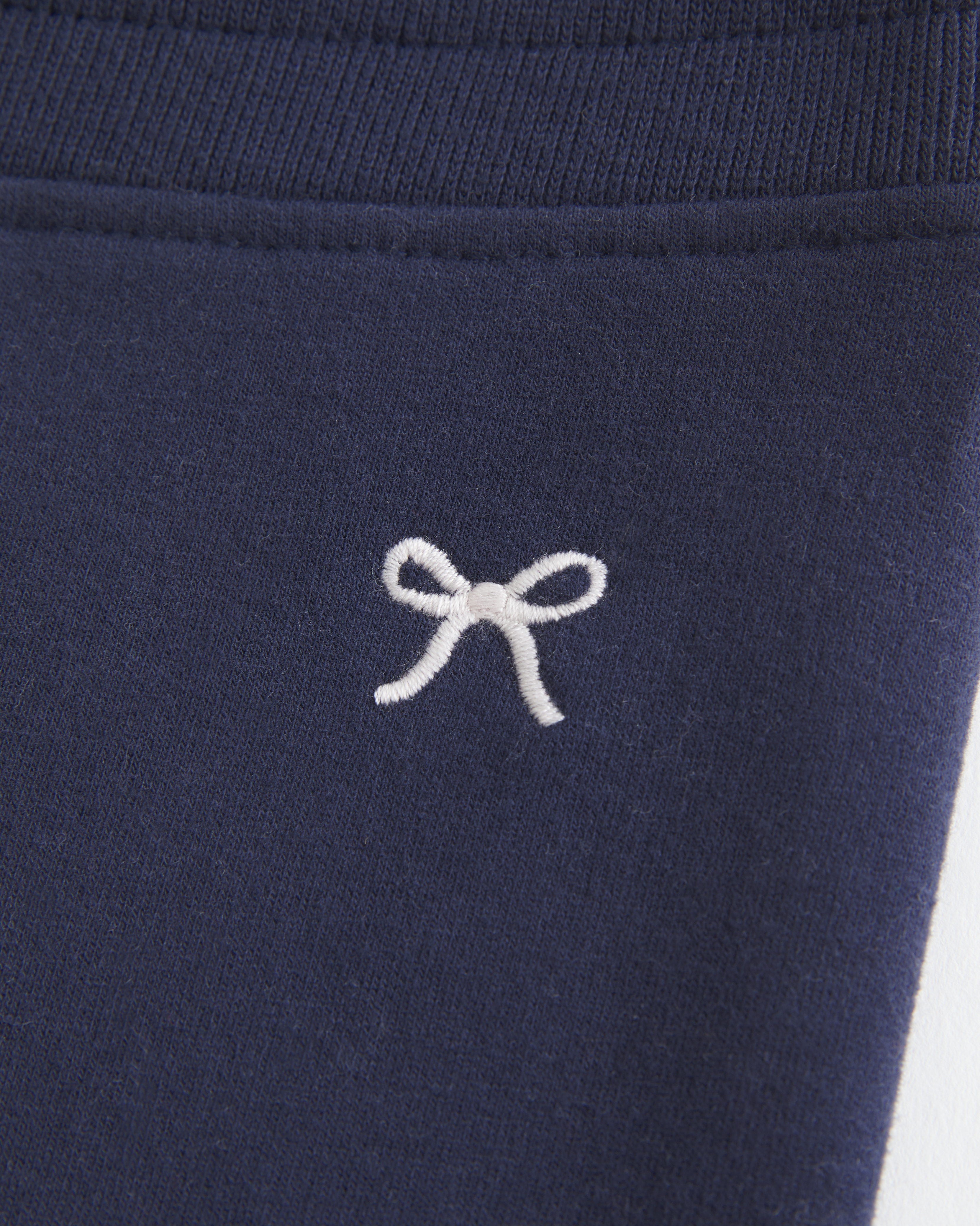 Bow Graphic Fleece Leggings