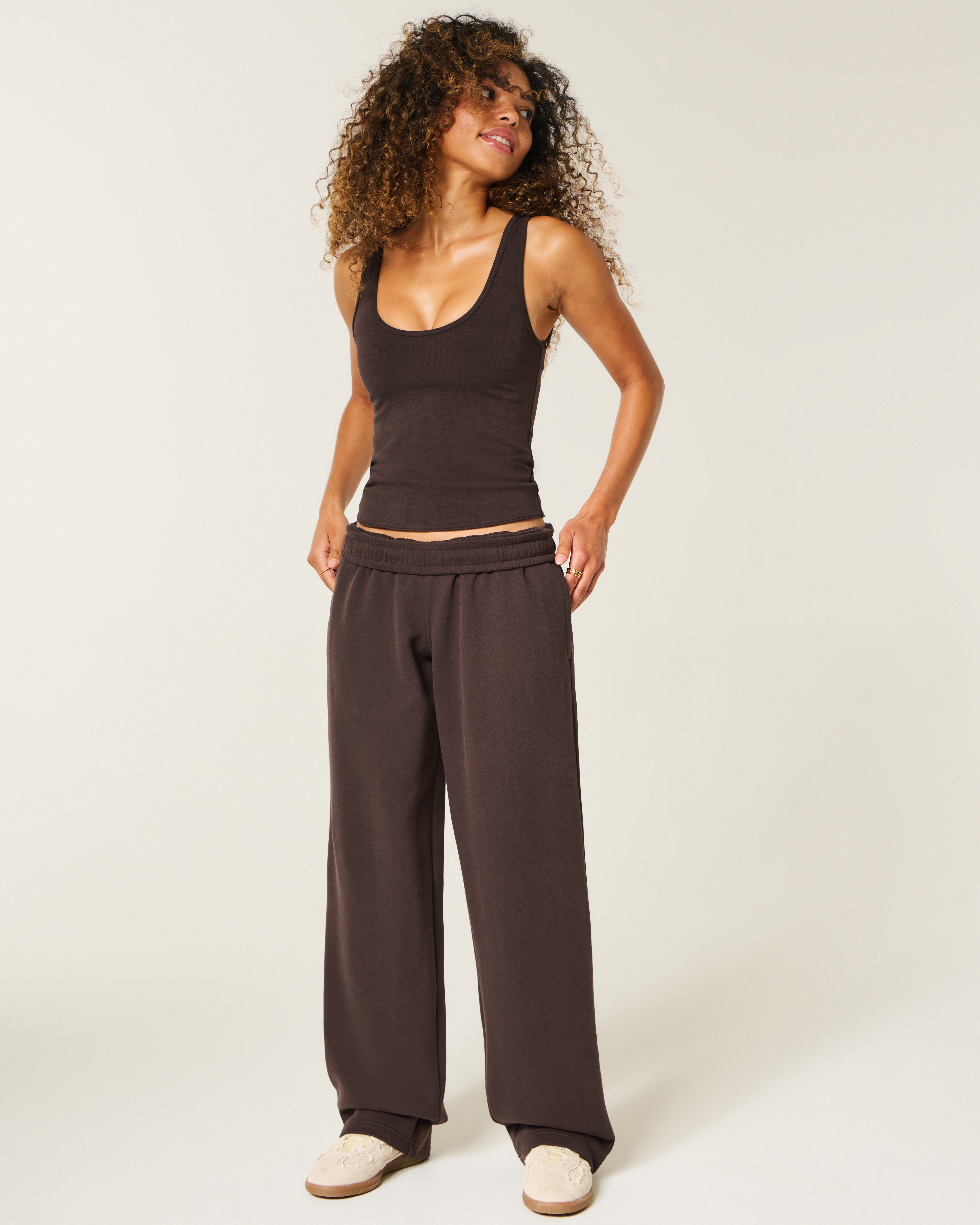Hollister Feel Good Low-Rise Tapered Baggy Sweatpants