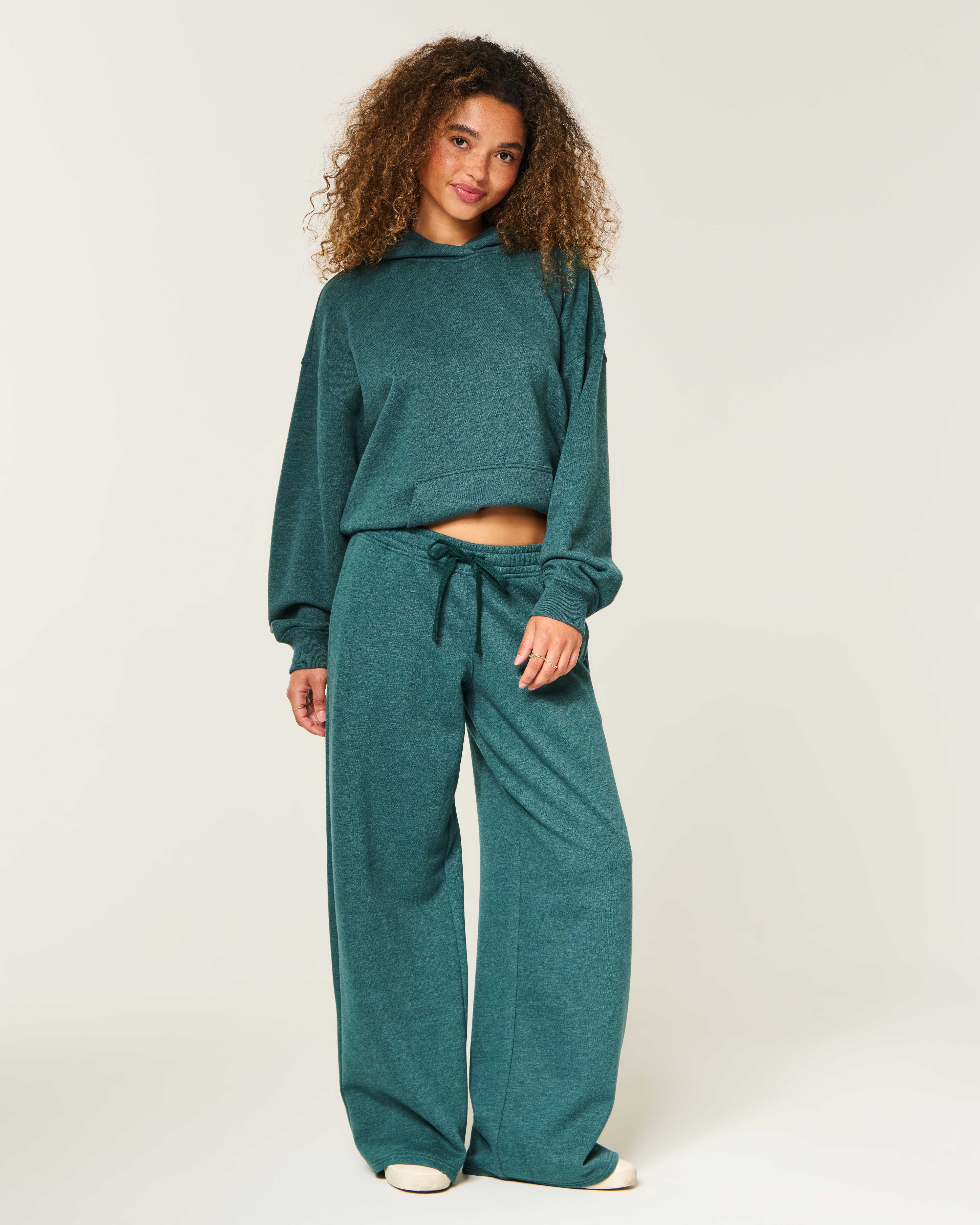 Hollister Feel Good Low-Rise Baggy Sweatpants