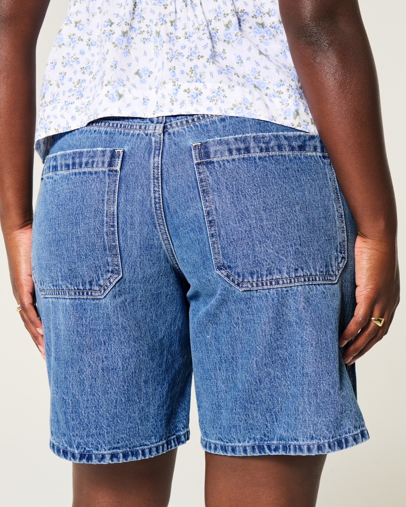 Low-Rise Medium Dark Wash Baggy Jort