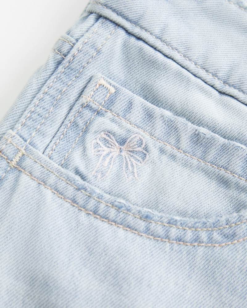 Low-Rise Light Wash Bow Graphic Baggy Jort