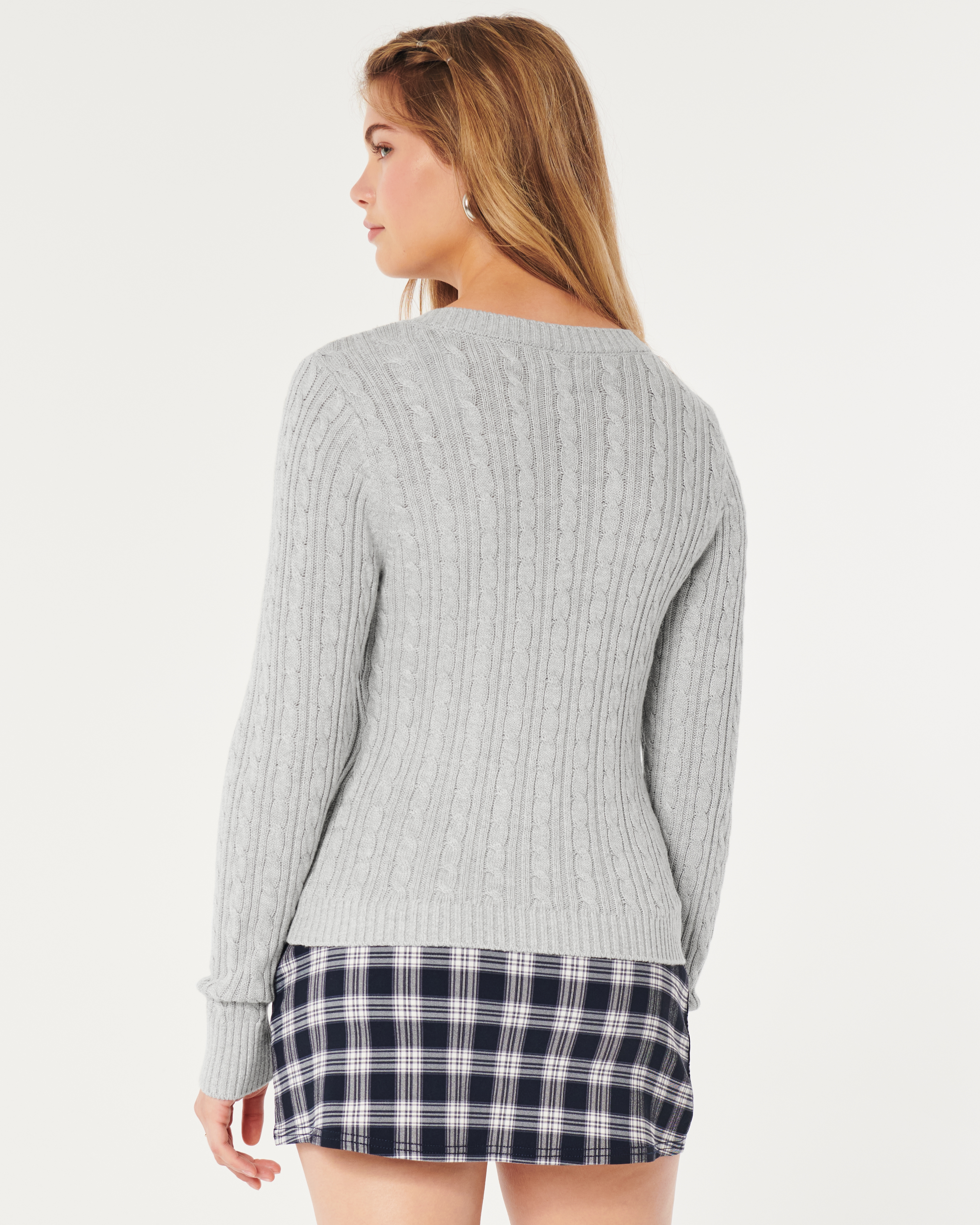 Women's Cable-Knit Icon V-Neck Sweater | Women's Tops | HollisterCo.ca