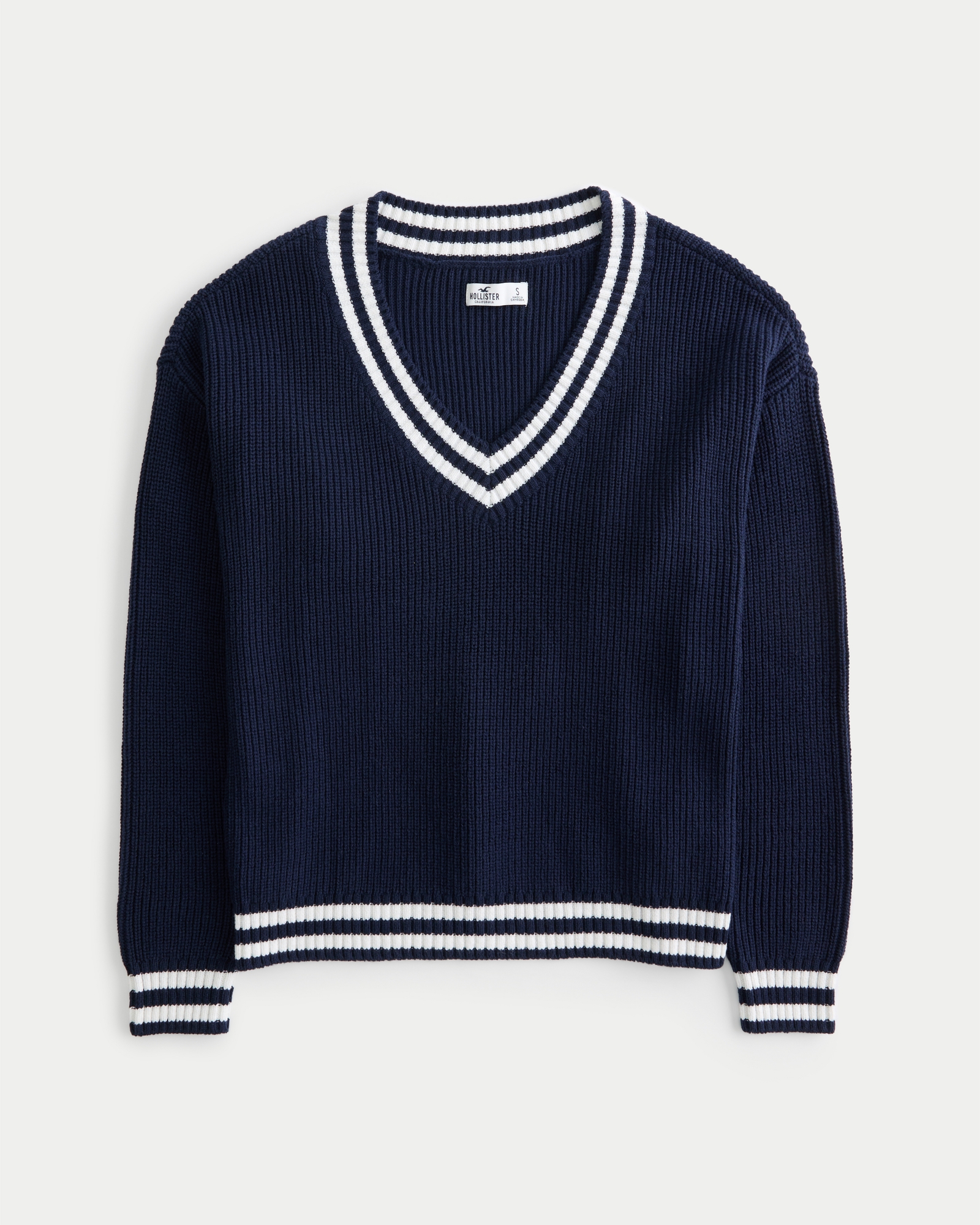 Hollister Oversized V-Neck Sweater (€37) ❤ liked on Polyvore featuring tops,  sweaters, whit…