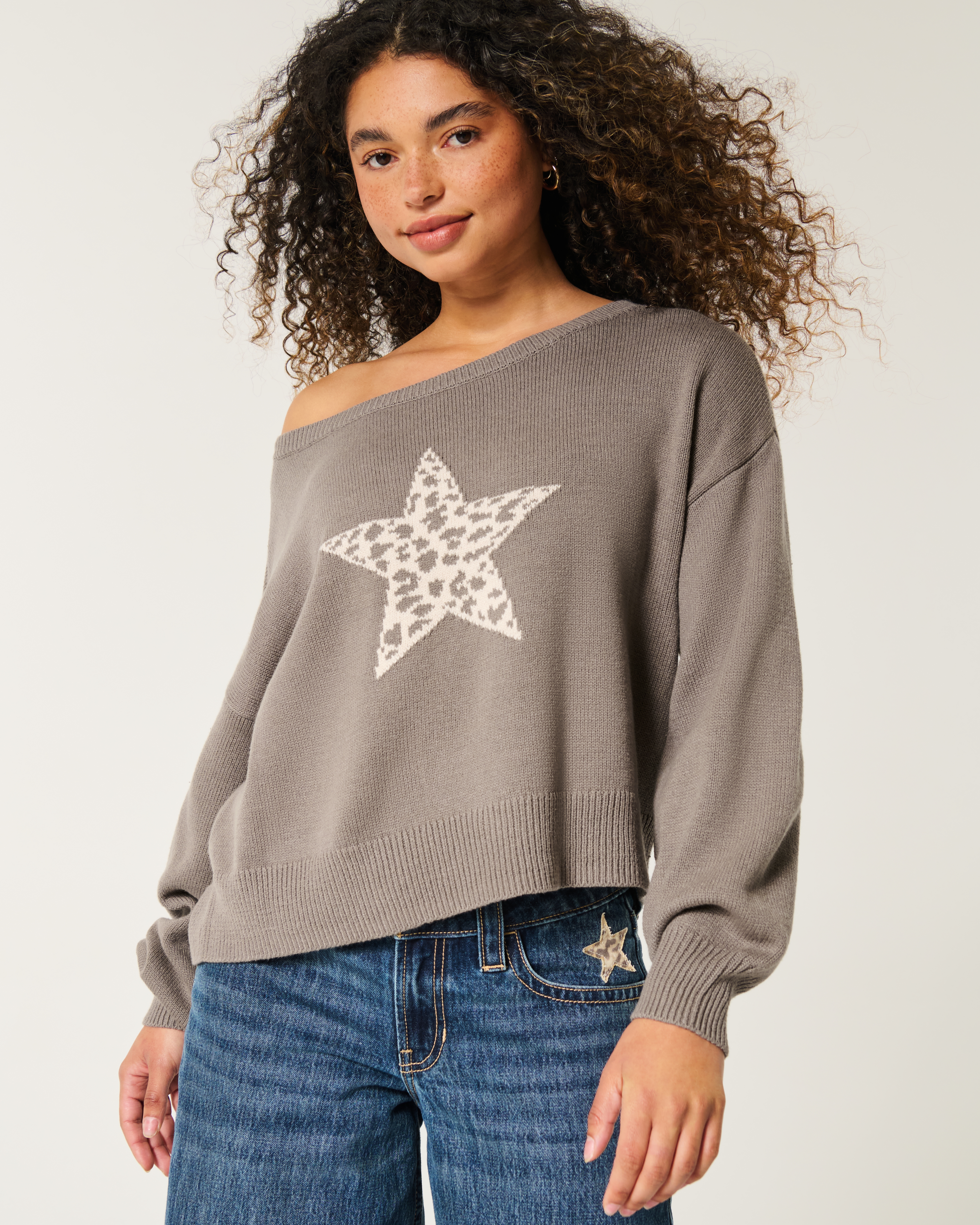 Easy Off-the-Shoulder Star Graphic Sweater